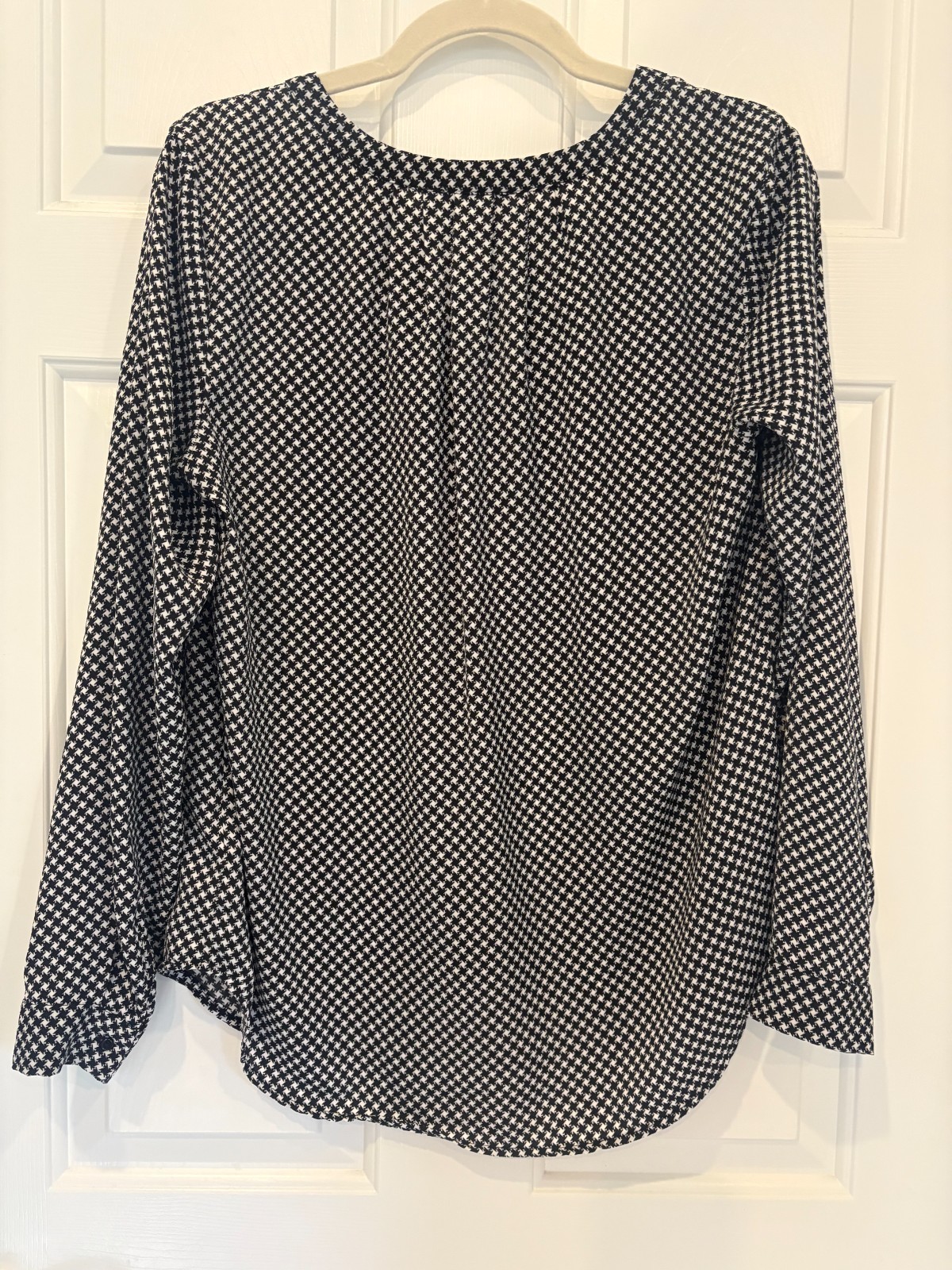 Cynthia Rowley Women’s M 8-12 Blouse Black White Houndstooth Print V-Neck Long