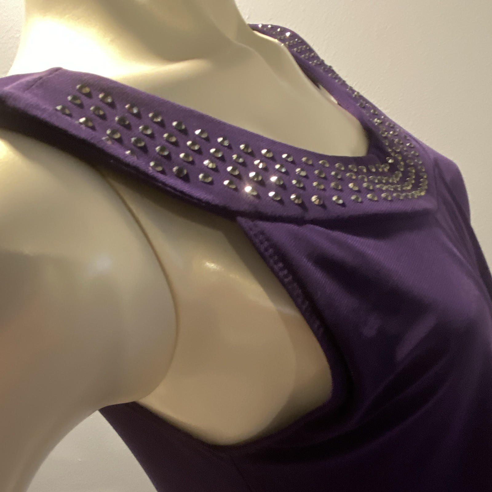 ROZ & ALI S Purple Solid Scoop Neck Sleeveless Studded Pleated Chiffon Tank Top