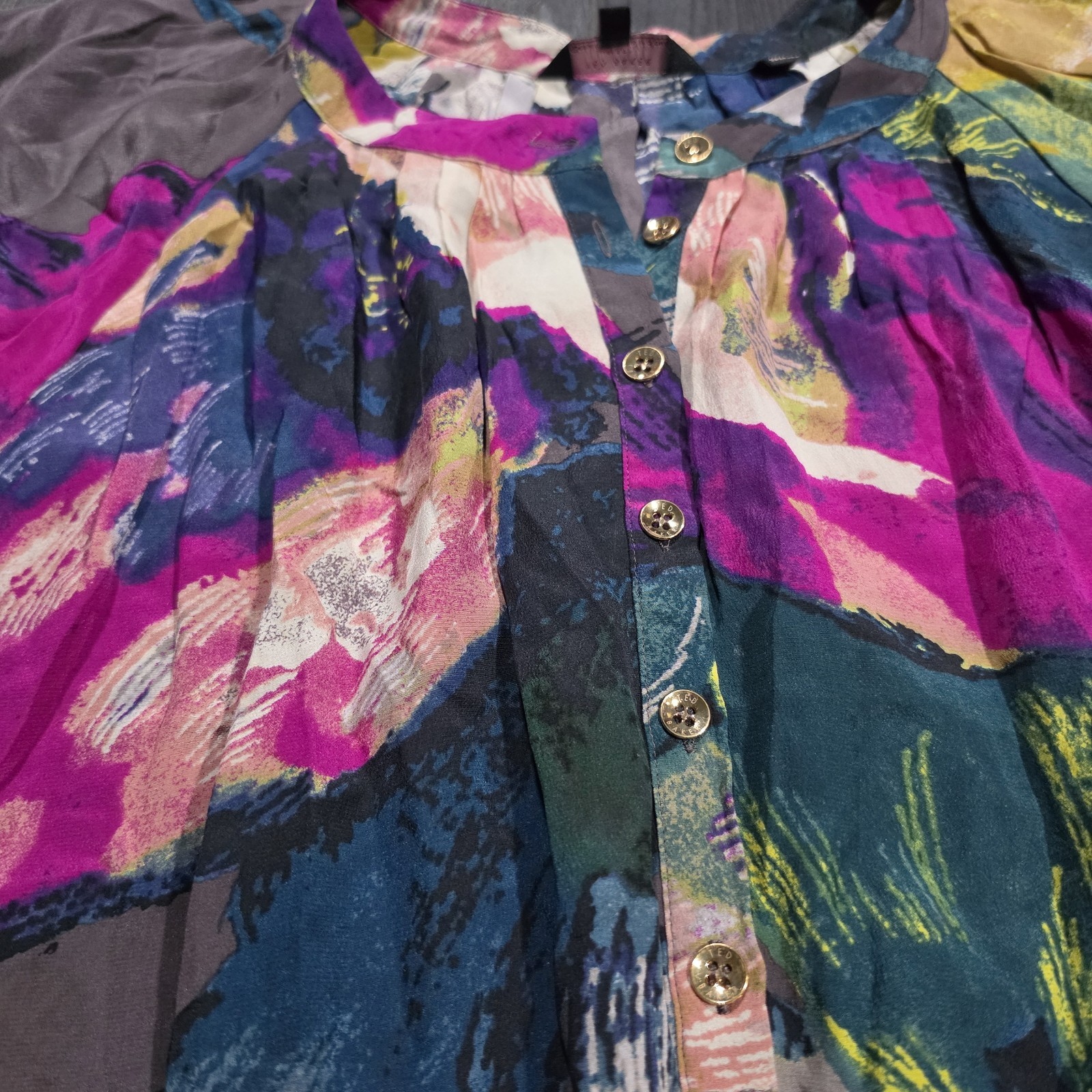 Ted Baker Floral 100% Silk Top 3 Artsy Boho Scrunched Waist Beautiful Inside Out