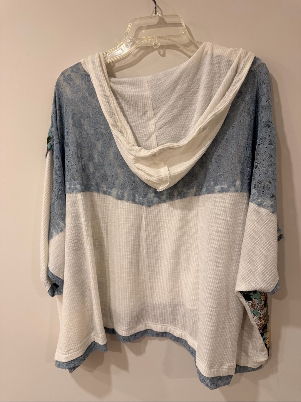 POL Fun & Peace Flowers Lace Appliqué Patchwork Hoodie Poncho Size Small