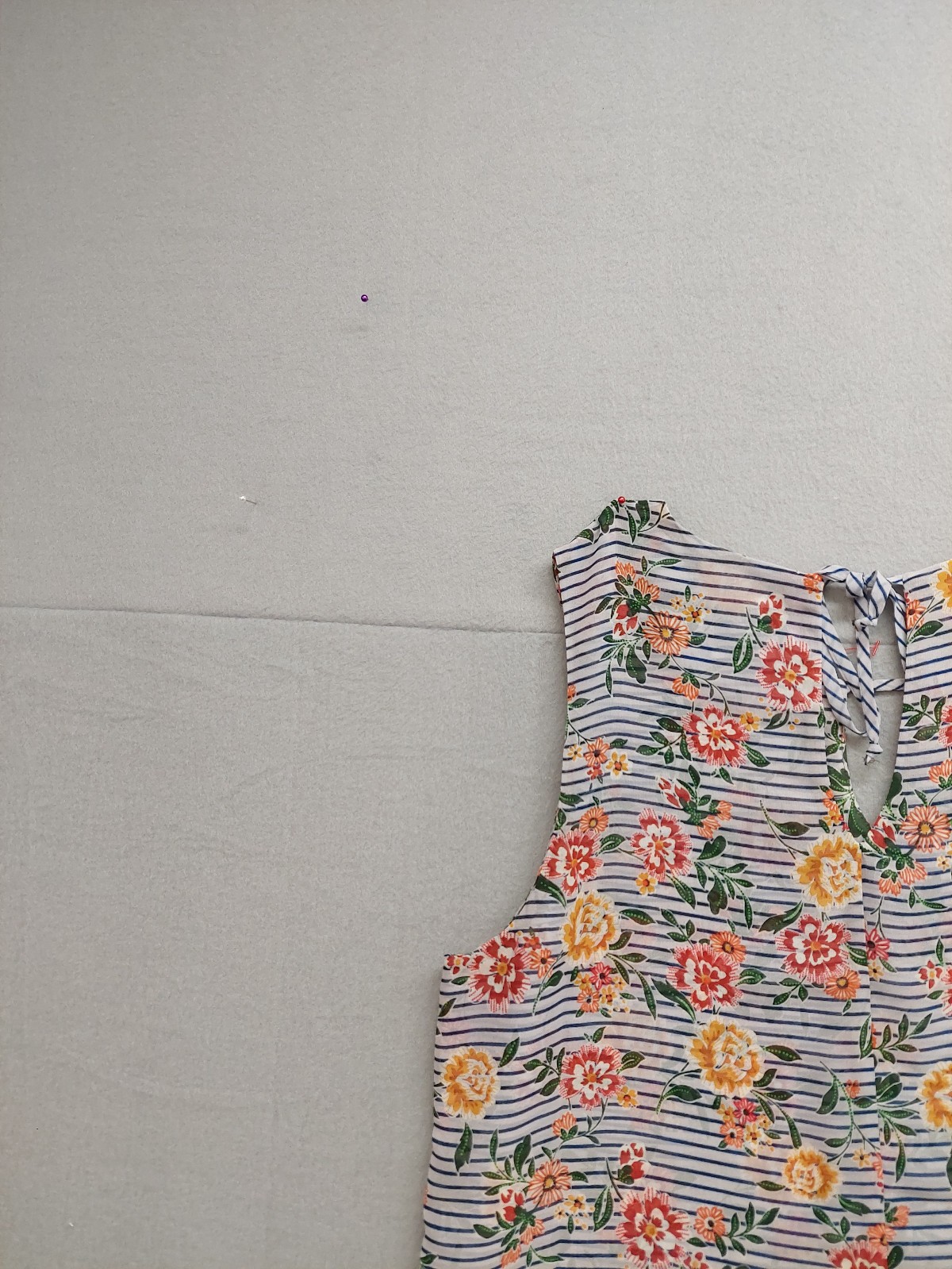 Cabi Women Blouse Top M Multicolor Floral Sleeveless Keyhole Neck Lined Casual