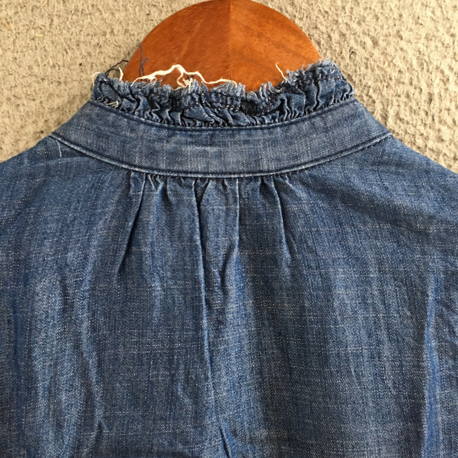 Gap Denim Blouse Womens Medium Long Sleeve Ruffle-Neck Button Front Casual Blue