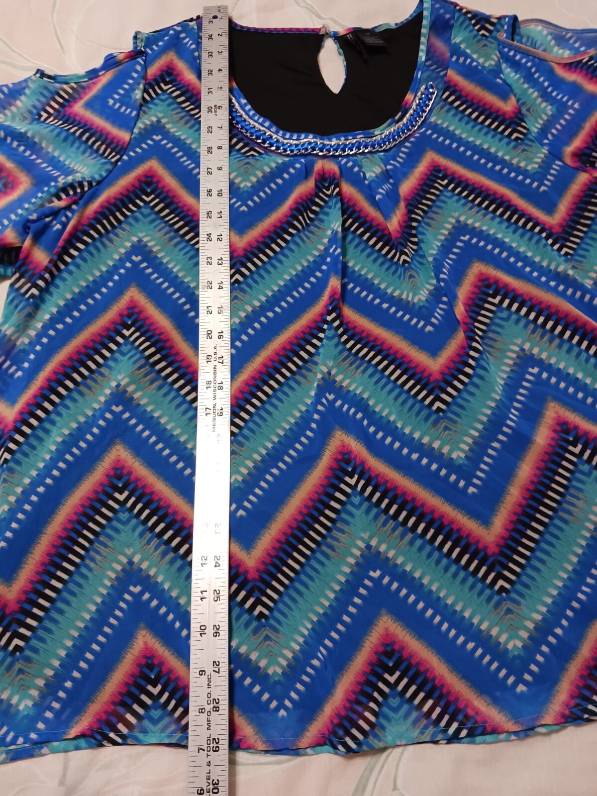NEW DIRECTIONS*Blue Pink Black Chevron Top*Size 3X*Ribbon Trim*Round nk*Shortslv