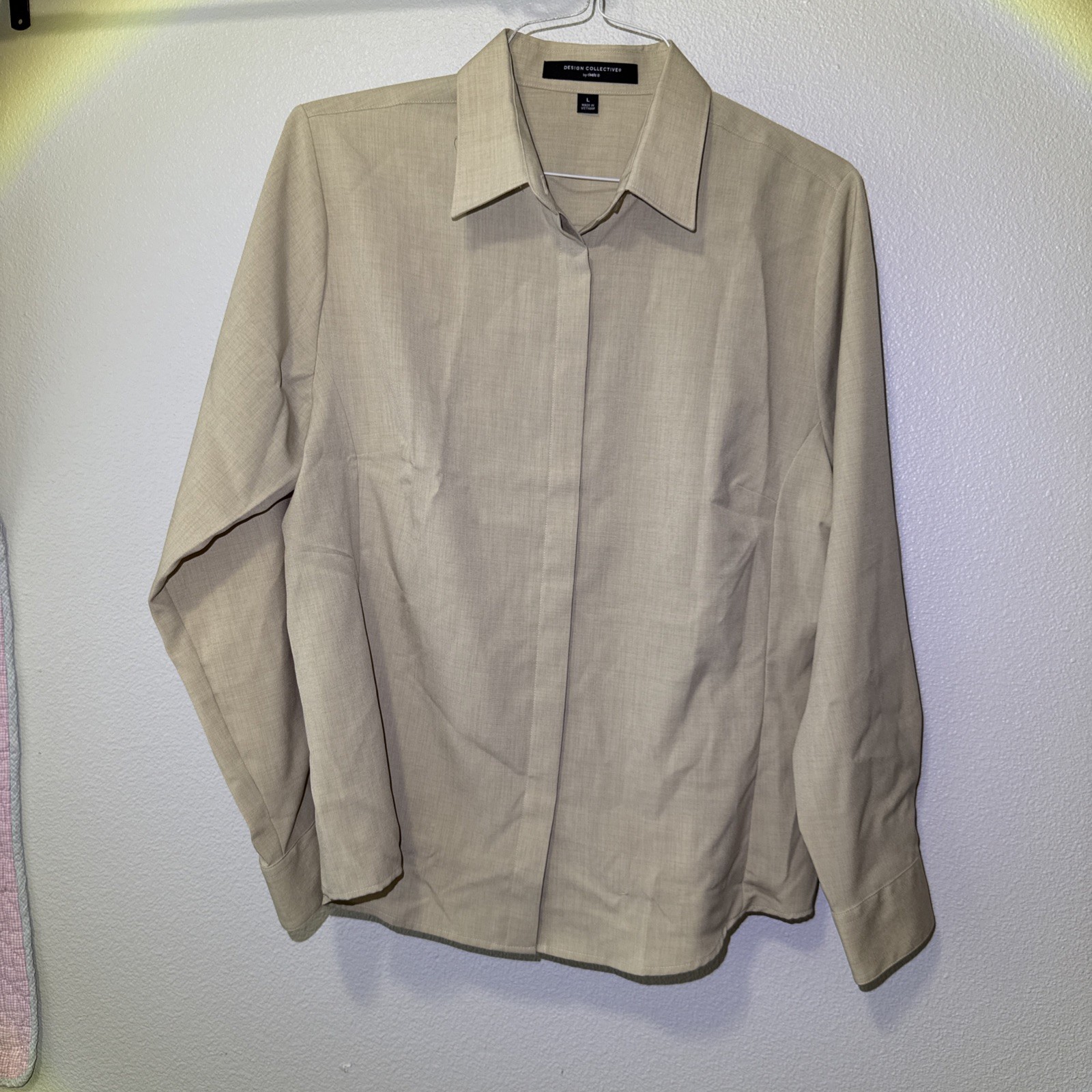 DESIGN COLLECTIVE by Cintas Cream Button Front Shirt Blouse Women’s Size L