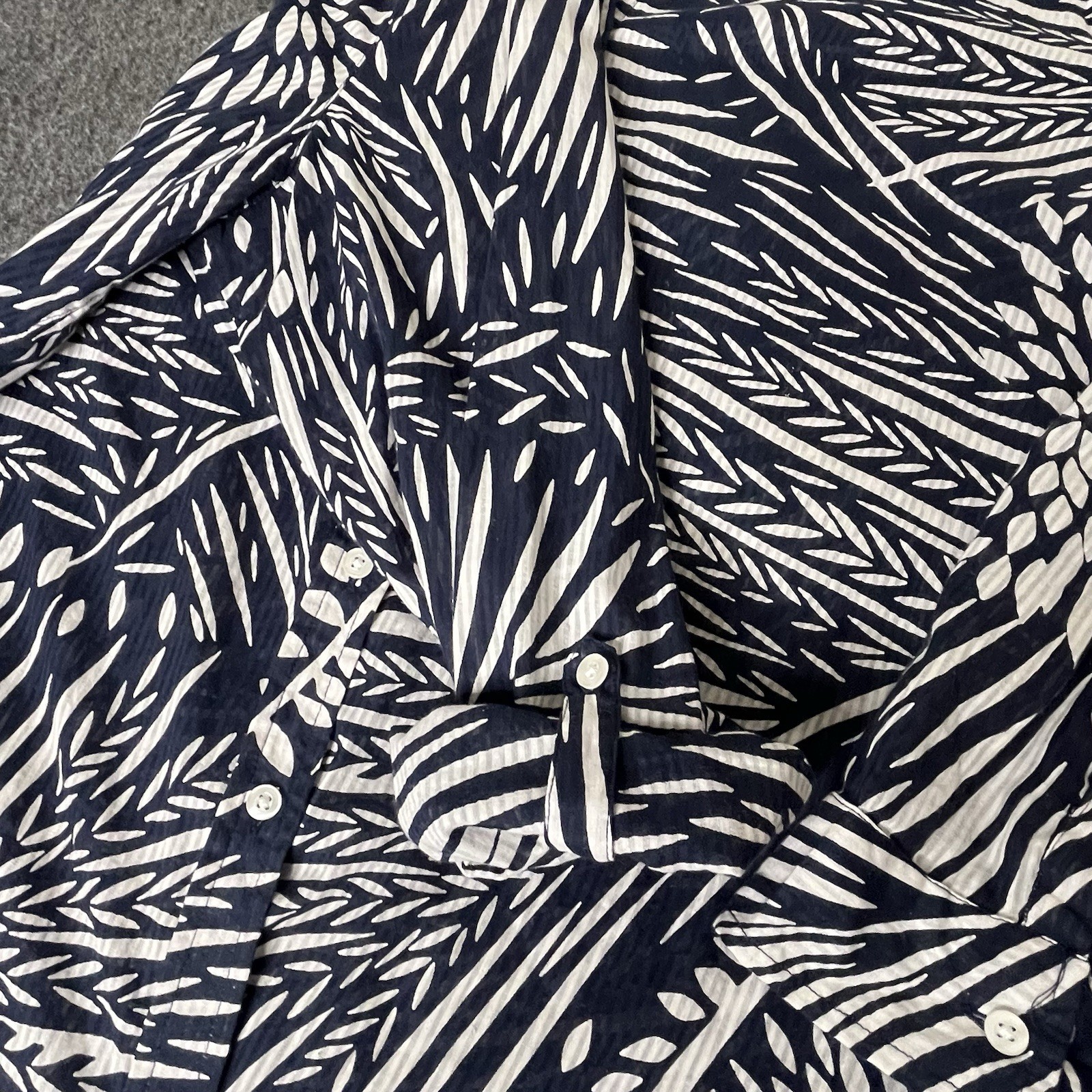 Chicos Button Down Shirt Women 3 US 16 Navy Tropical Seersucker Palm Leaf Resort