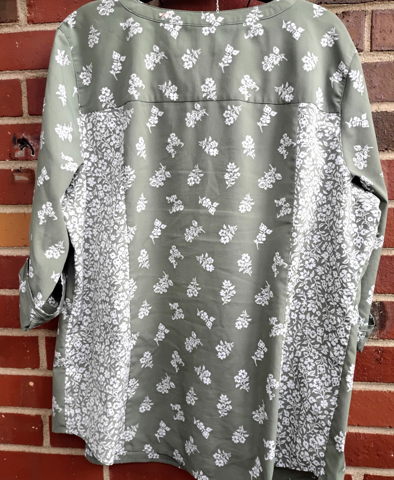 Croft & Barrow Women’s Top, Size XL & Free Necklace
