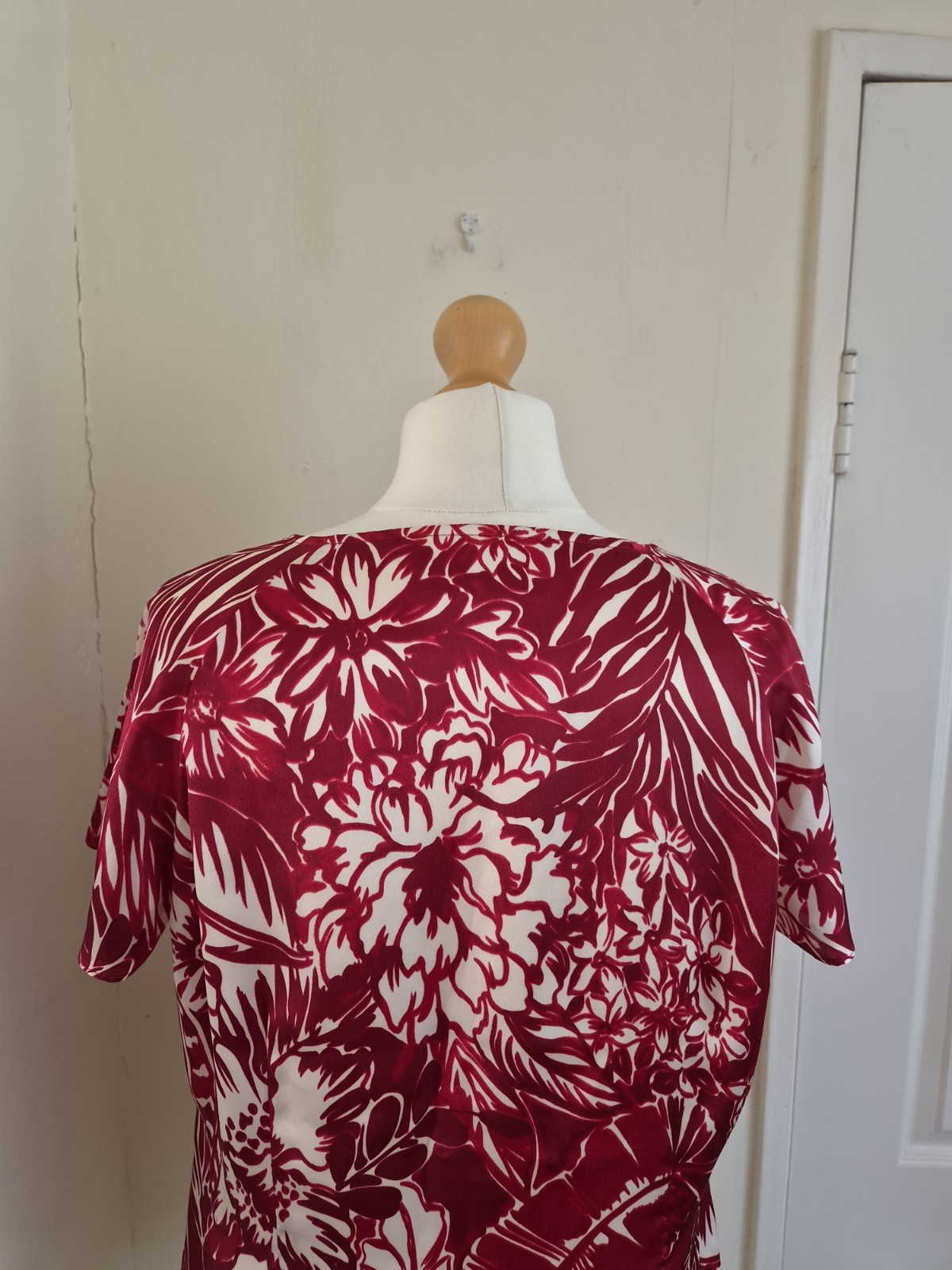 Jacques Vert Blouse Ladies Size 14 Red Ivory Floral Short Sleeve Satin Feel
