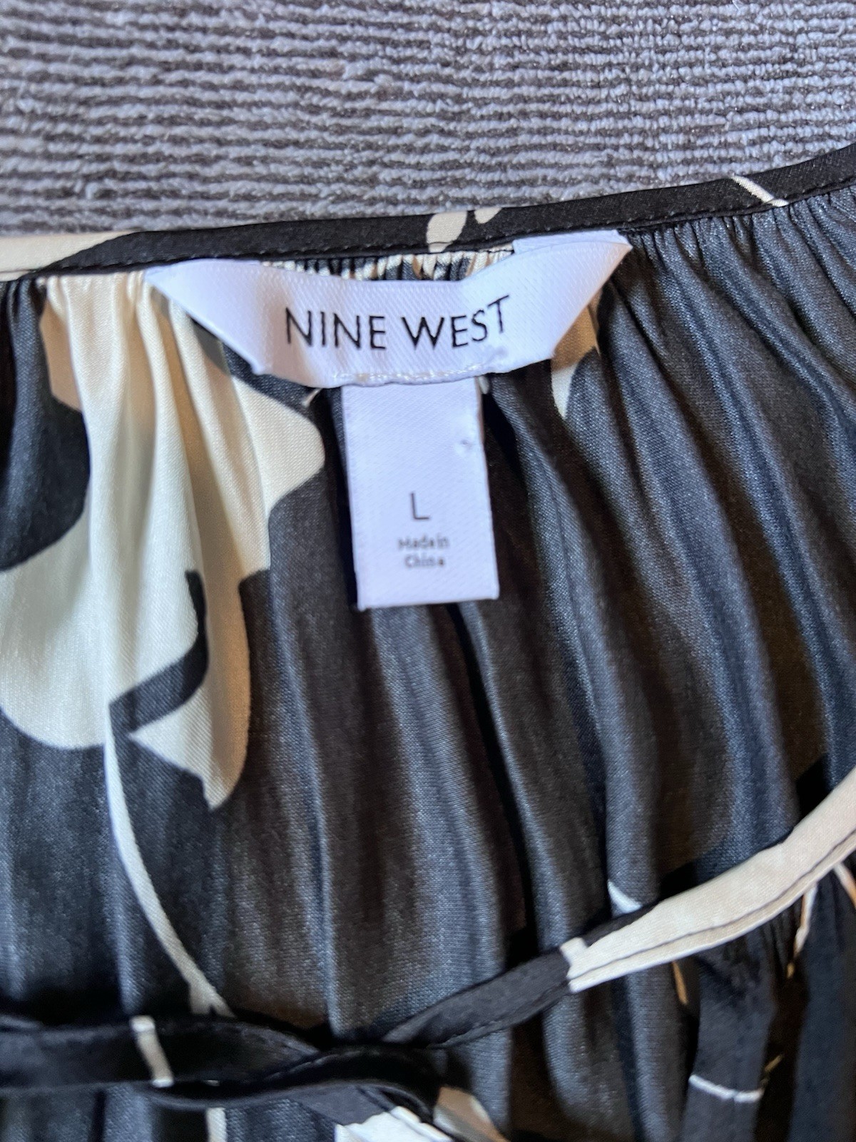Nine West Black White Floral Satin Blouse Tie Neck Short Sleeve Top