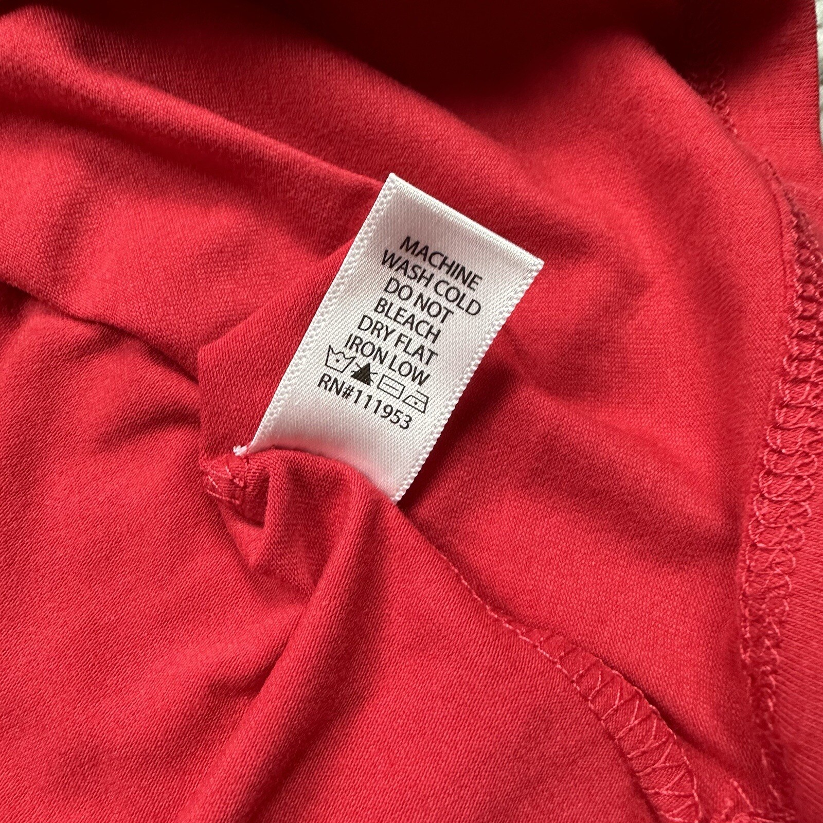 Active Basic Shirt Womens Medium 1/2 Sleeve Red Tee Slim Fit V Neck Stretch