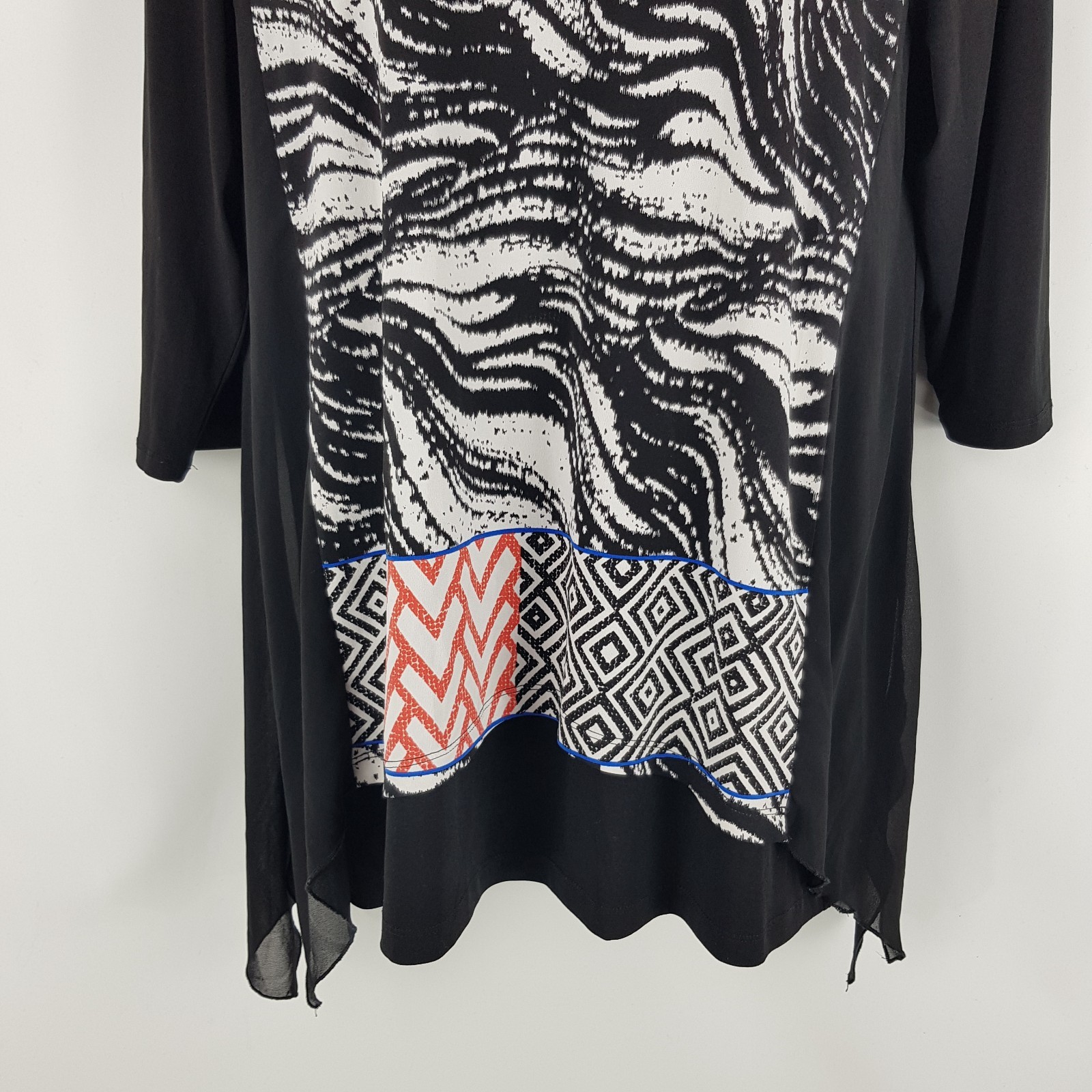 Virtuelle By TS Womens Size S 16 Black Red Patterned Front Varied Hem Tunic Top