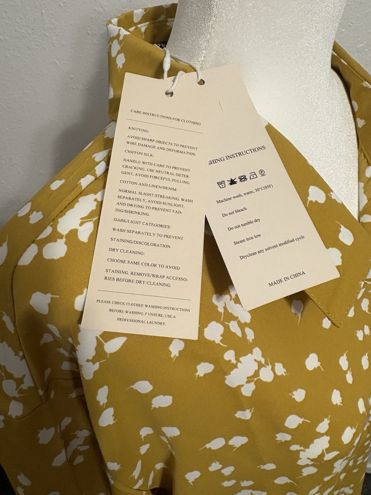 DOKOTOO Women’s 2XL Mustard Yellow Floral Button Front Long Sleeve Blouse NWT