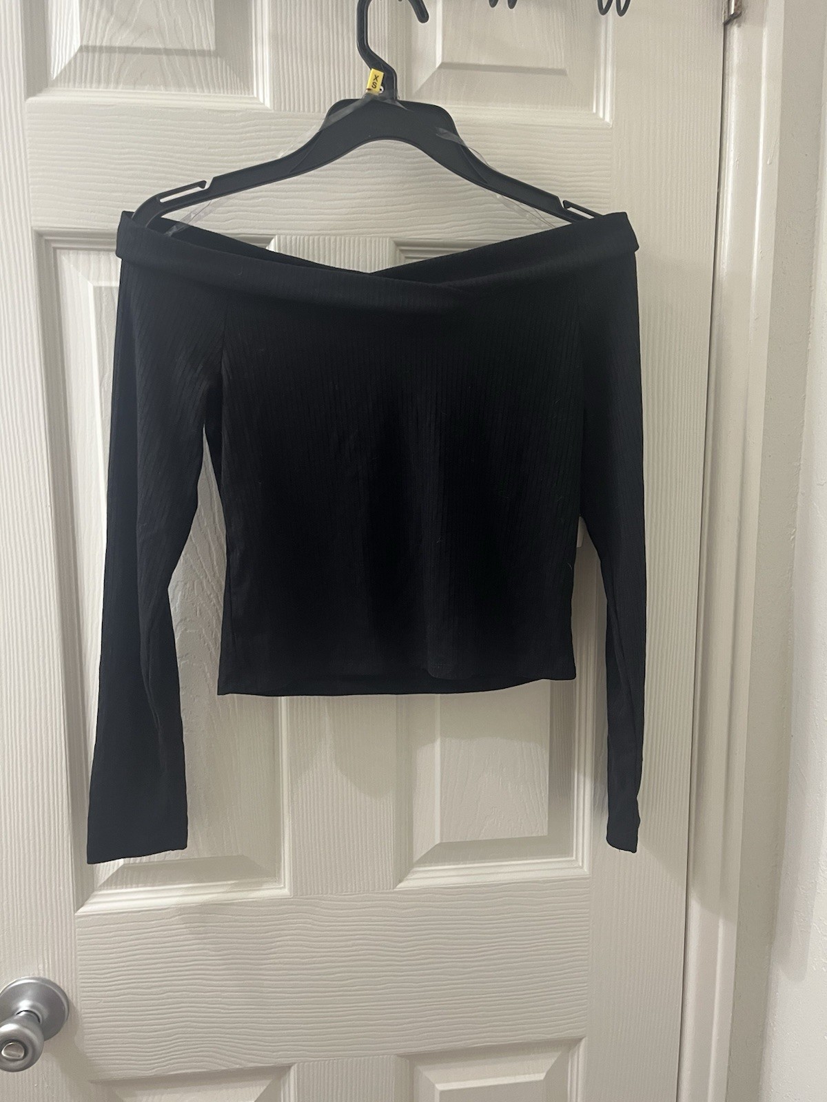 Arizona Jean Co Black Ribbed Knit Off-Shoulder Long Sleeve Cropped Top M