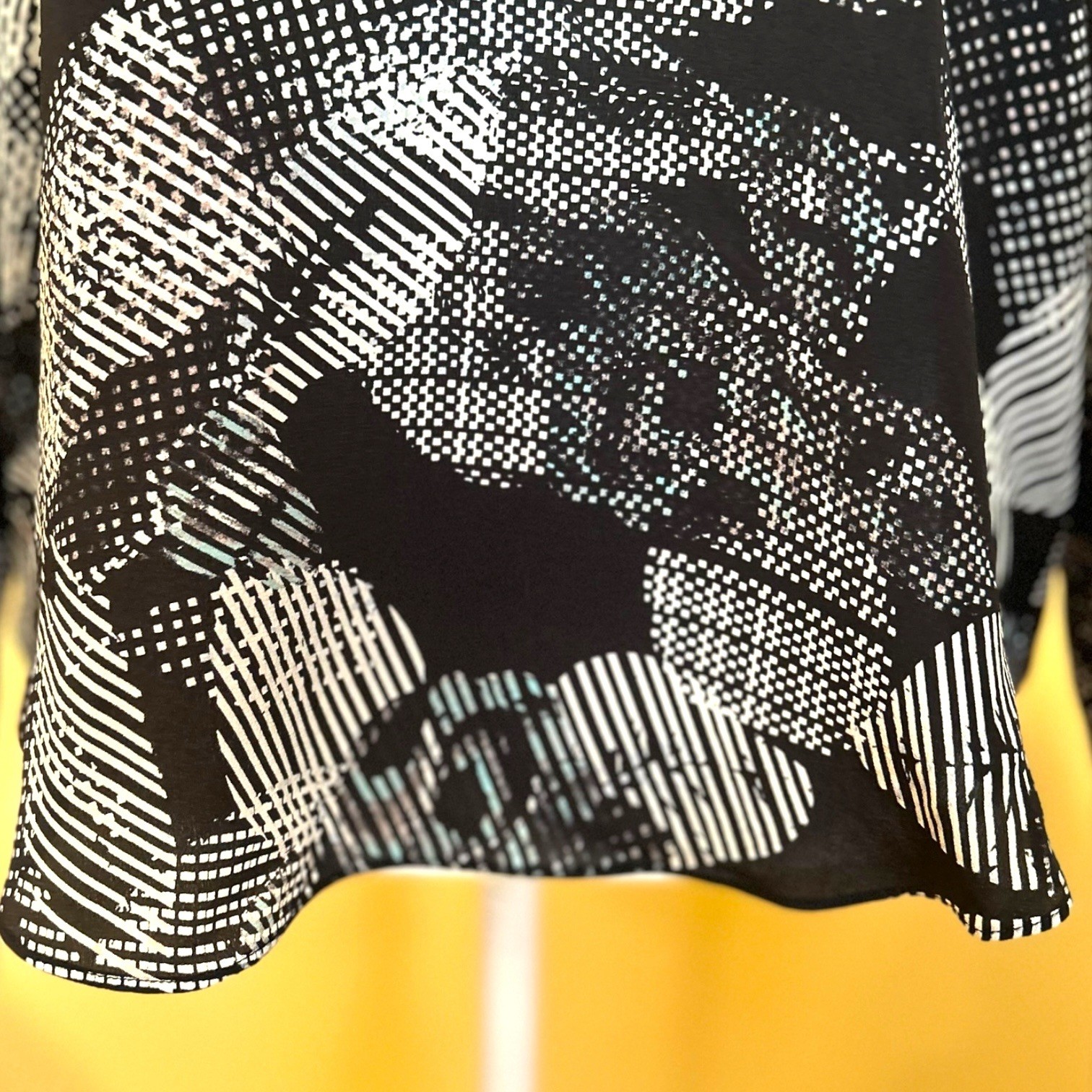 Rebecca Taylor Women’s Silk Top Split Neck Blouse Black Sonic Garden Size 6
