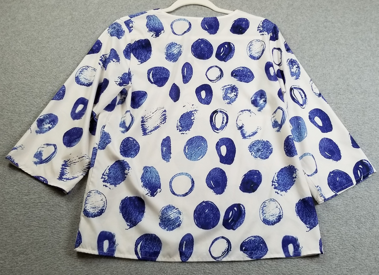 Top Women’s Medium M Blue White Circles ¾ Sleeves V Neck Lightweight See Through