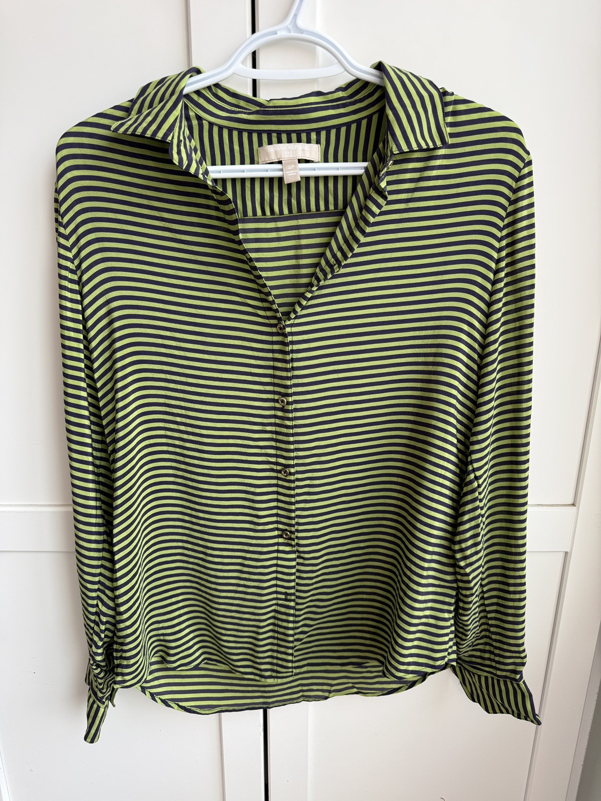 Banana Republic 100% Silk Green Striped Going Out Top Size S