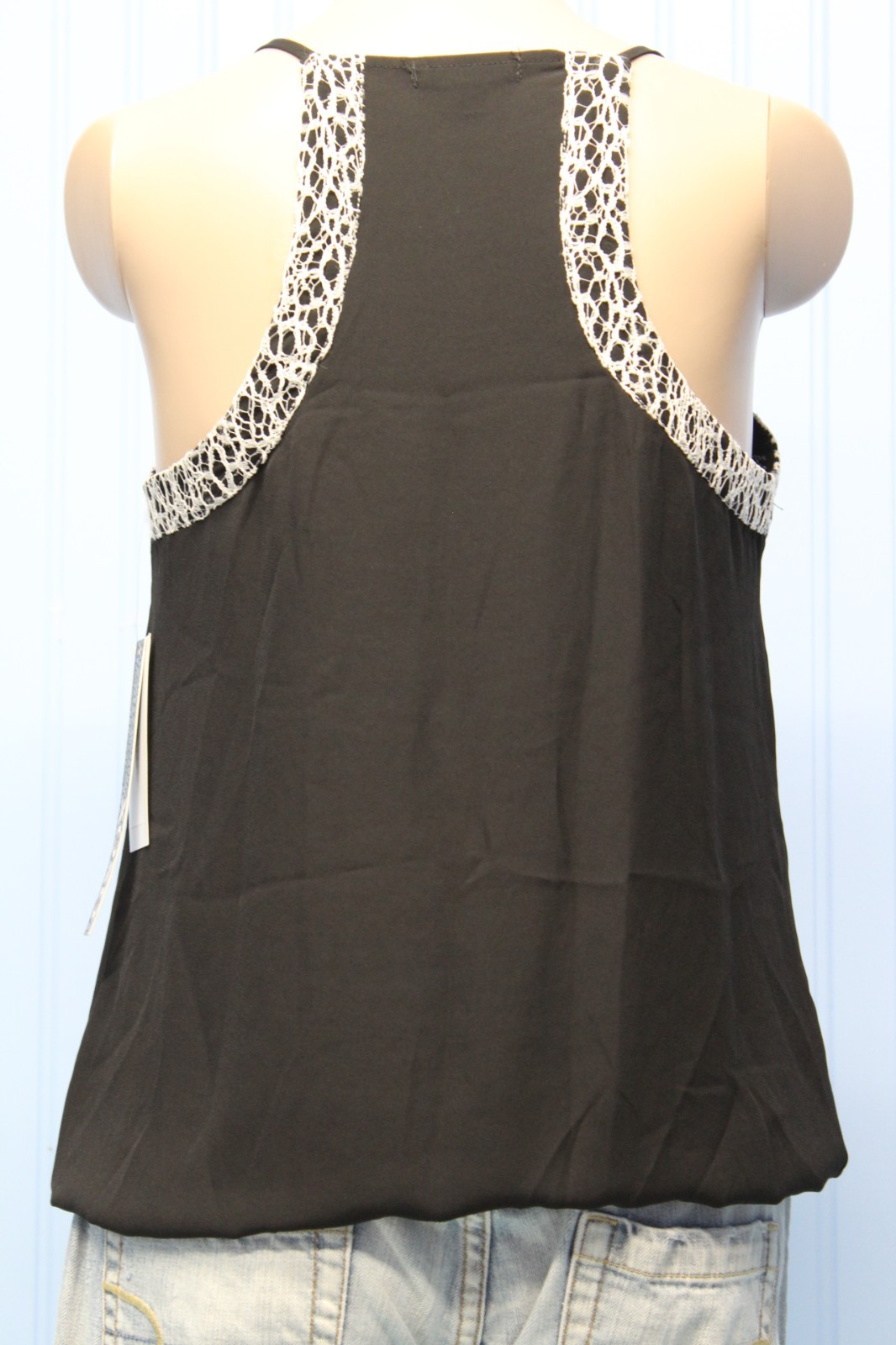 XOXO black spaghetti strap sleeveless ltwt pullover top with white trim S NWT