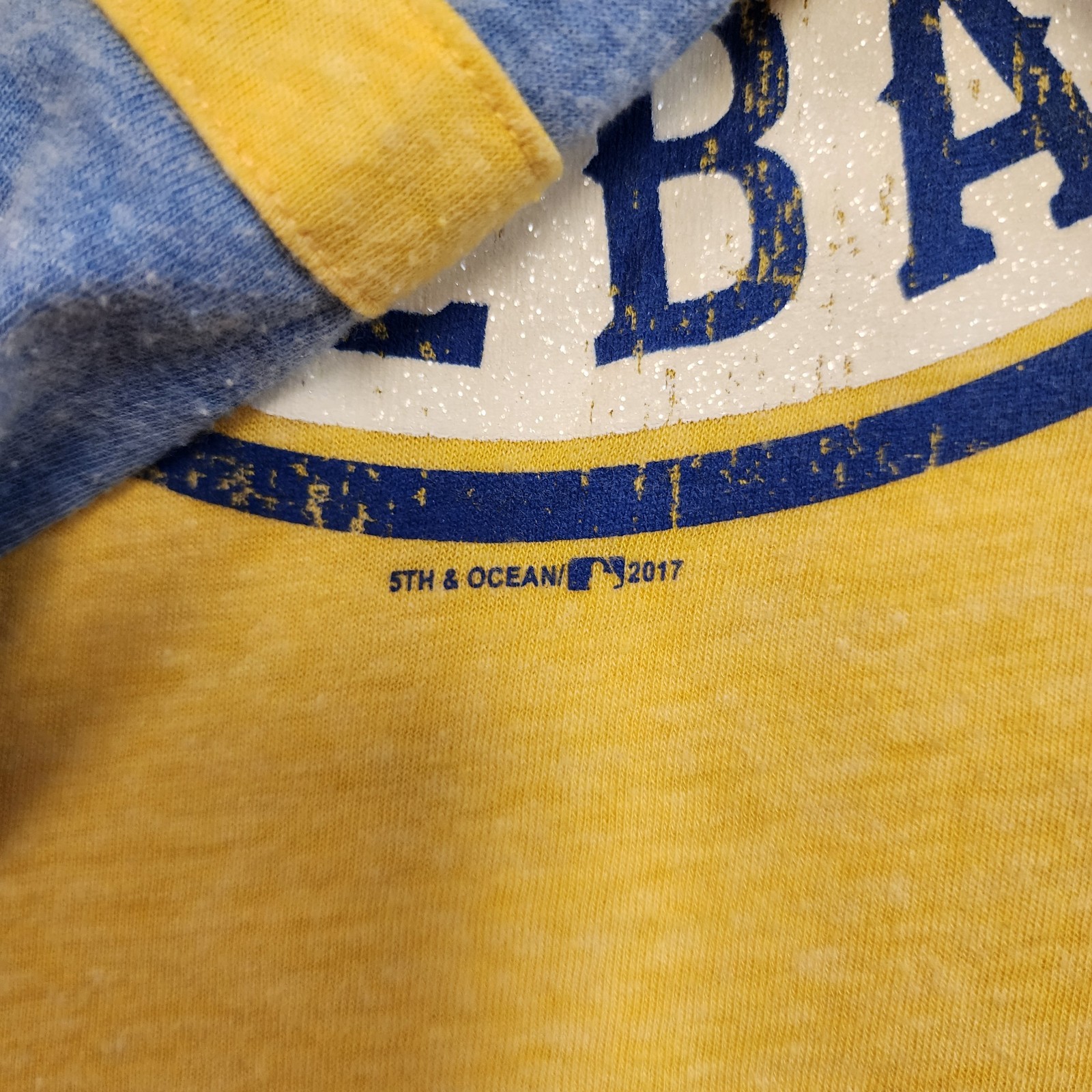 5th & Ocean Milwaukee WI Brewers Baseball L Raglan Top Blue Yellow MBL Sports