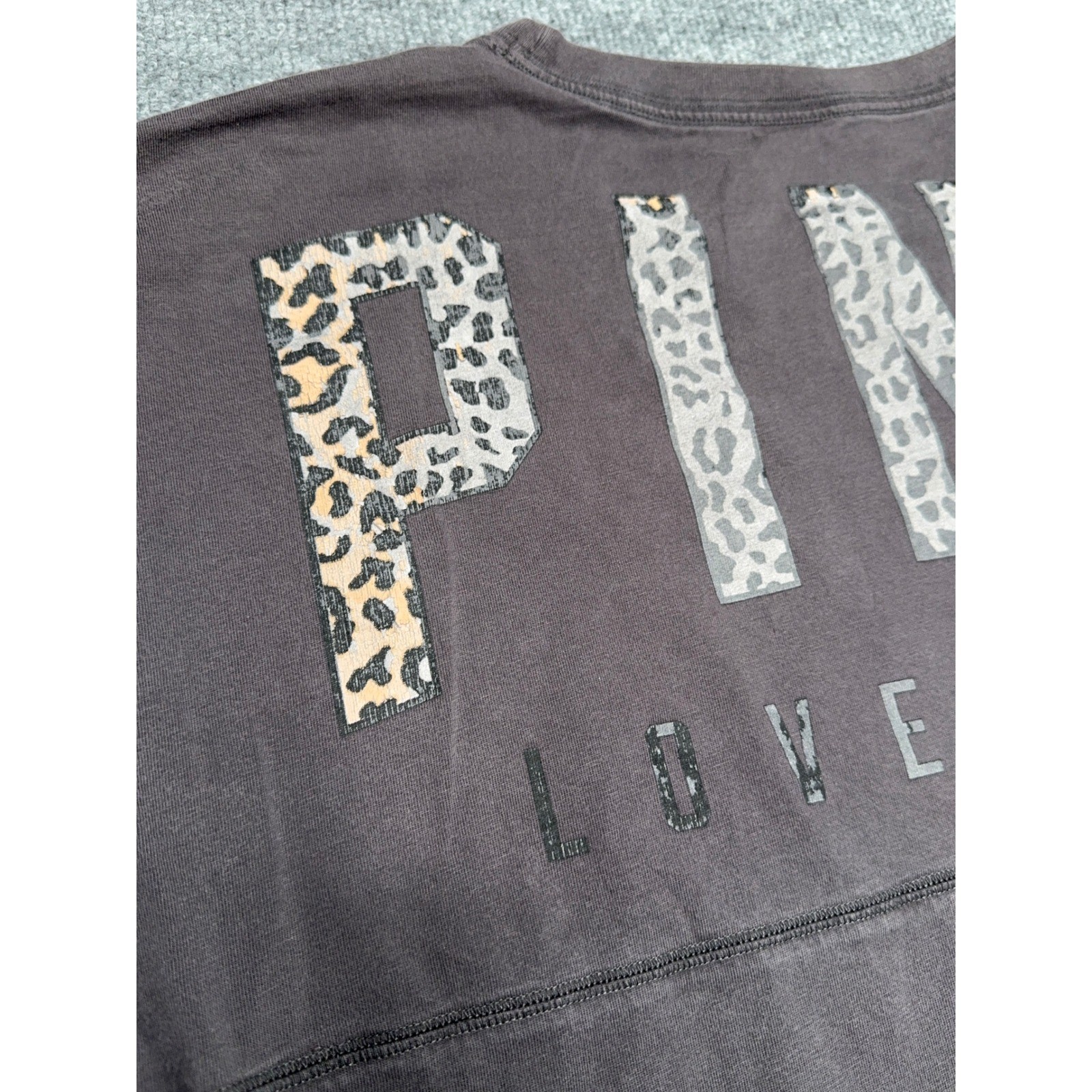 PINK Victoria’s Secret Spirit Jersey Women L Faded Plum Leopard Print Good Logo