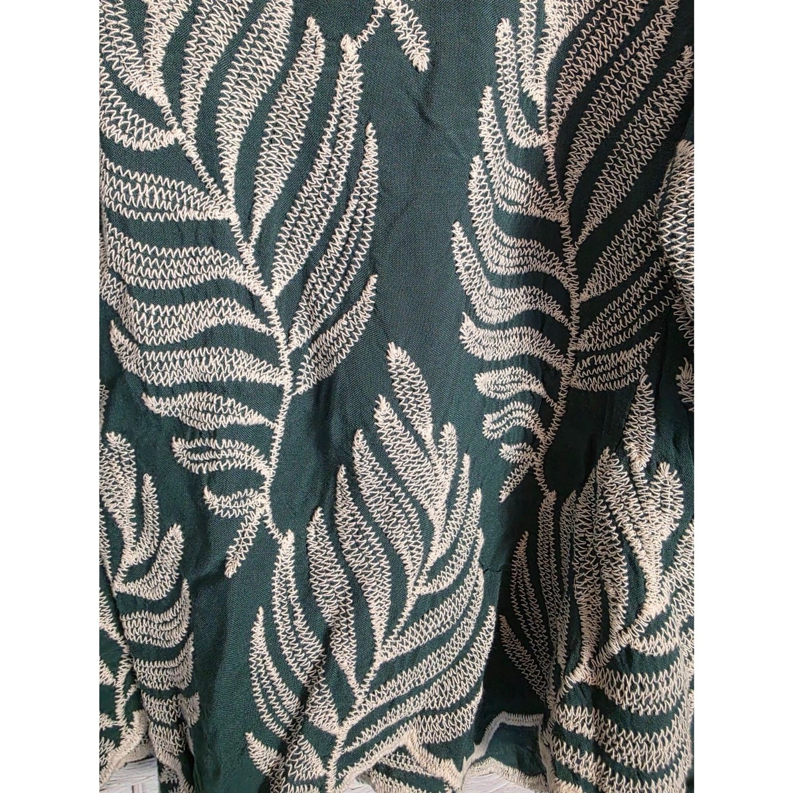 Solitaire Anthropologie Green White Leaf Embroidered Scallop Top Blouse XL