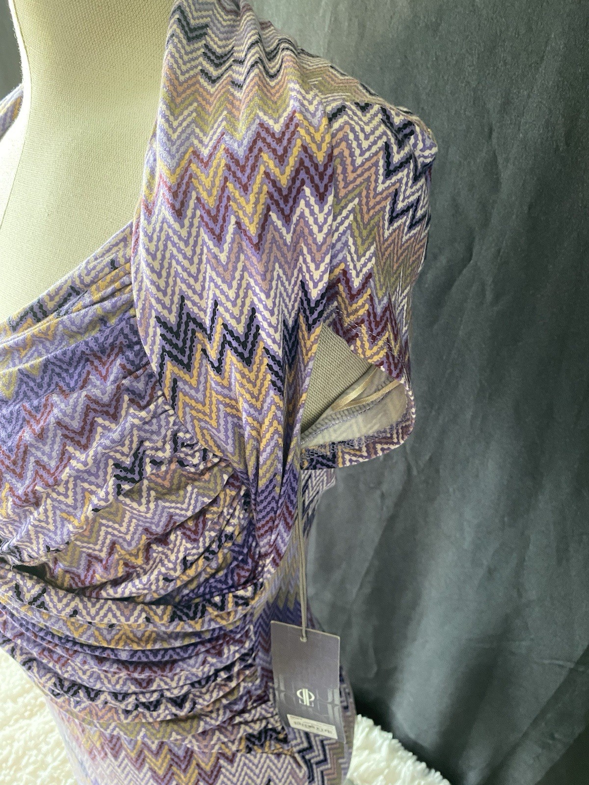 JENNIFER LOPEZ Fitted Crossover Chevron Shirt SZ M GORGEOUS! NWT