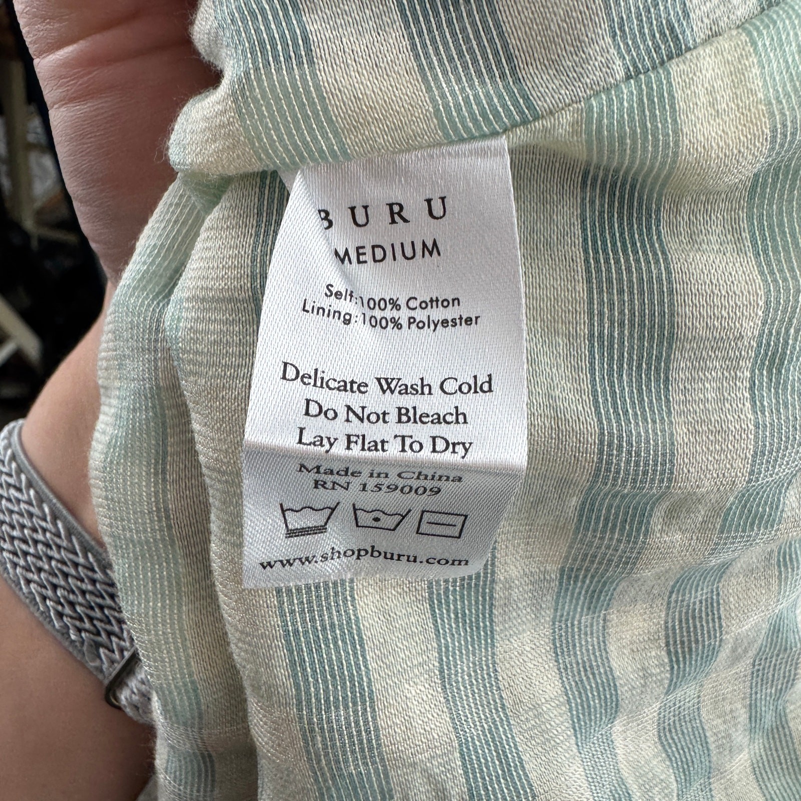 Buru Embroidered Button-Back Mod Top Green M Cotton Long Sleeves