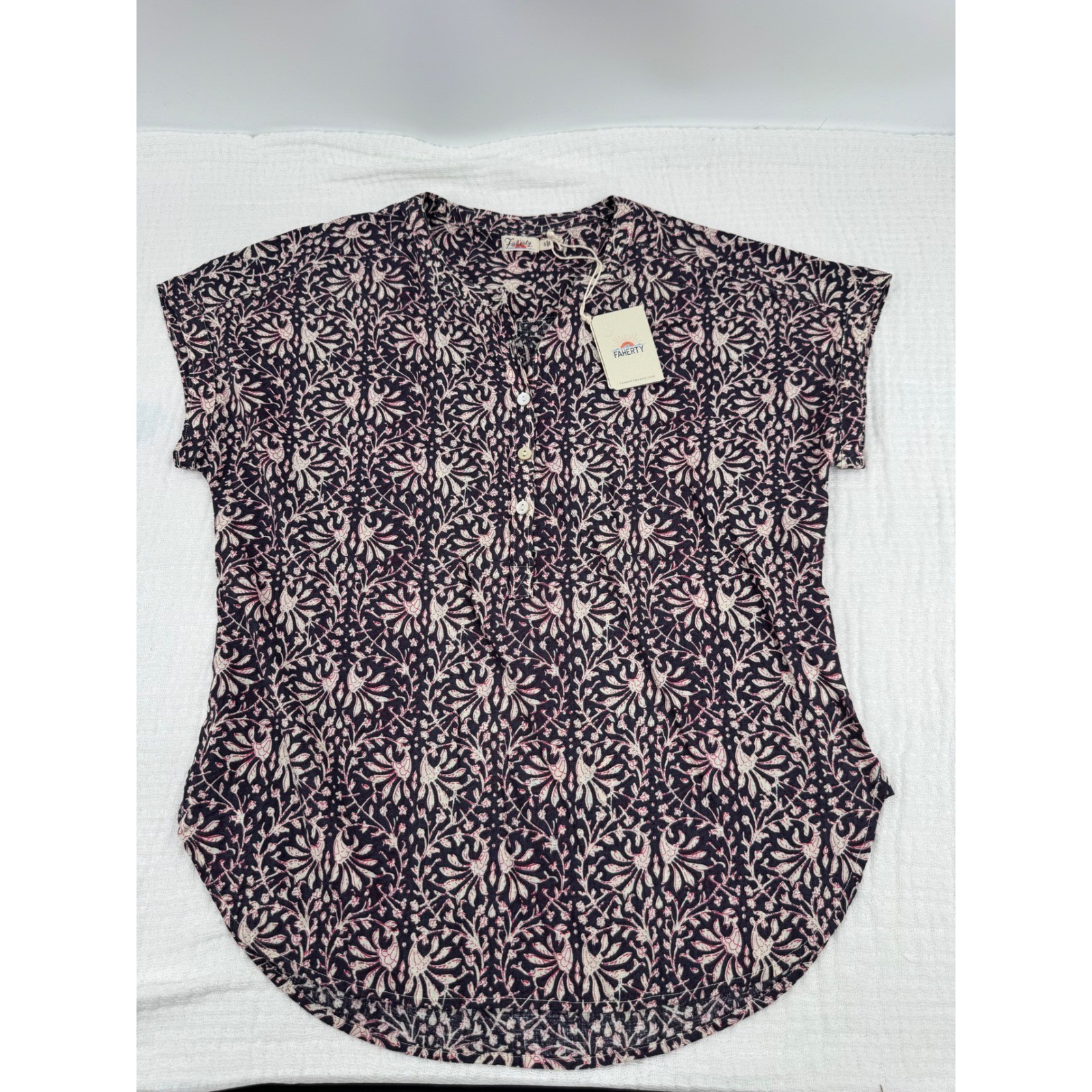 New Faherty Linen Blend Top Blouse Navy Pink Floral Novelty Print Size Small