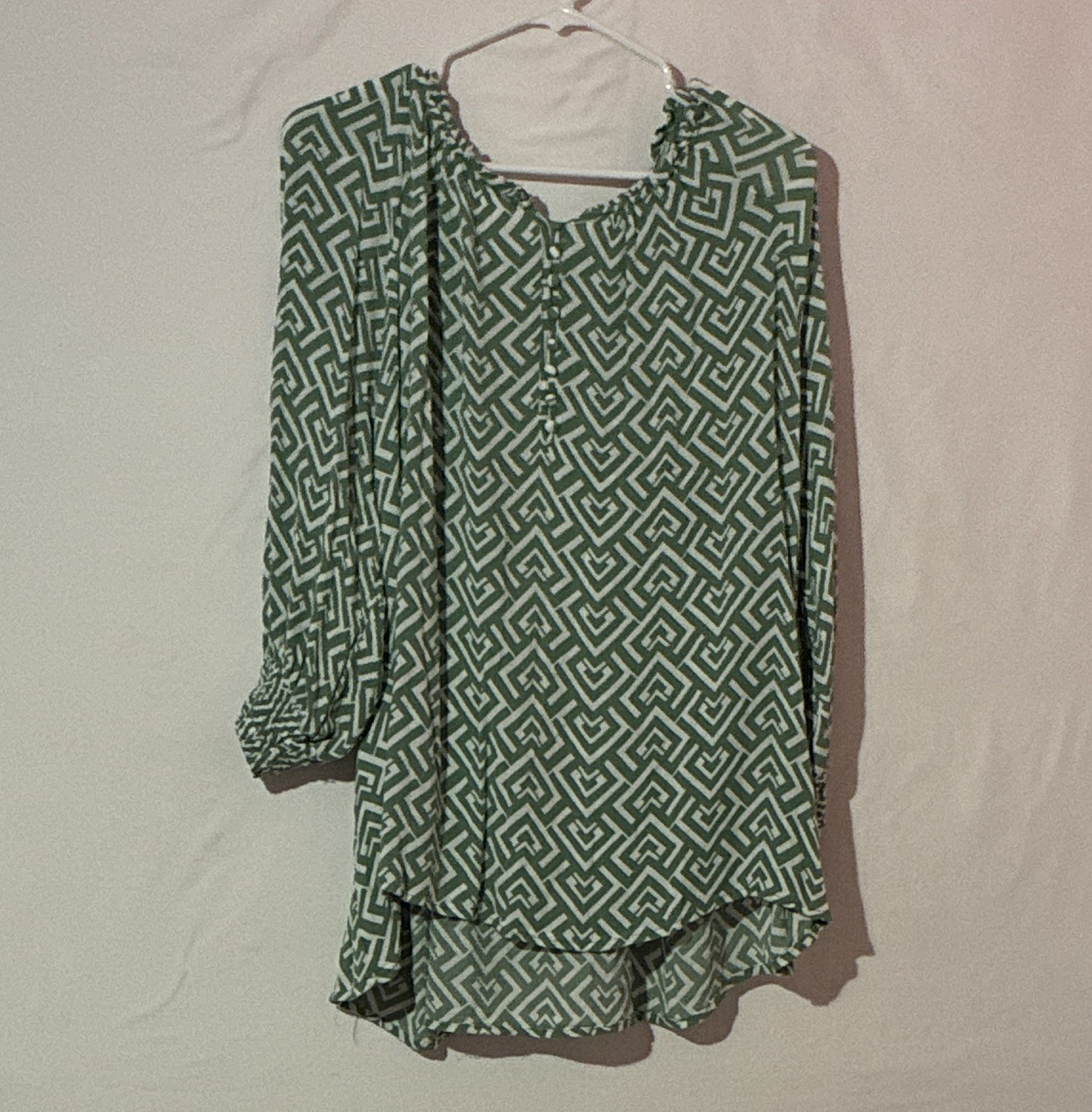 Women’s L Green White Geometric Button Front Long Sleeve Blouse Polyester