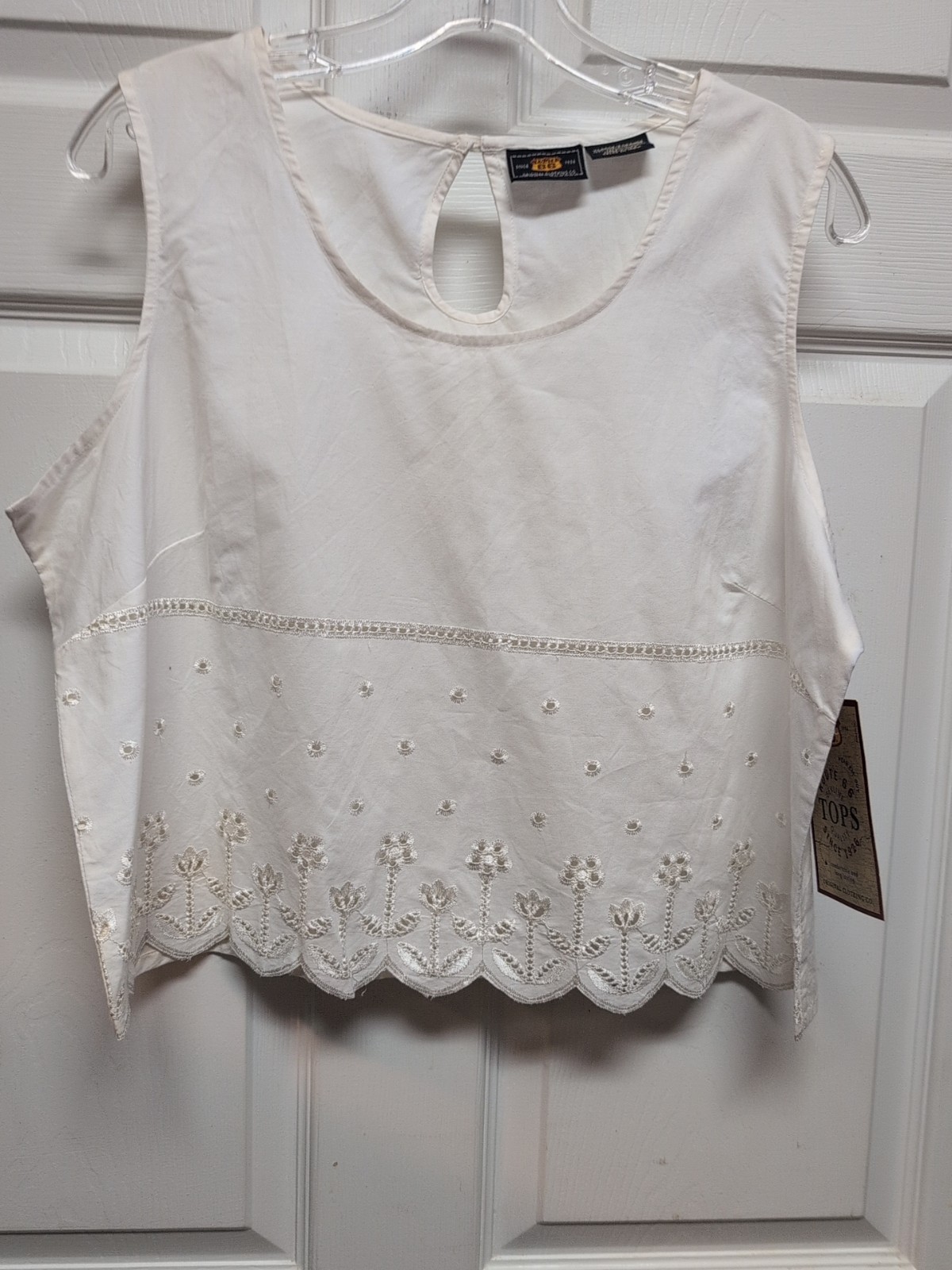 Vintage Route 66 Women Blouse. Size XL 90s White Sleeveless Eyelet Flowers.