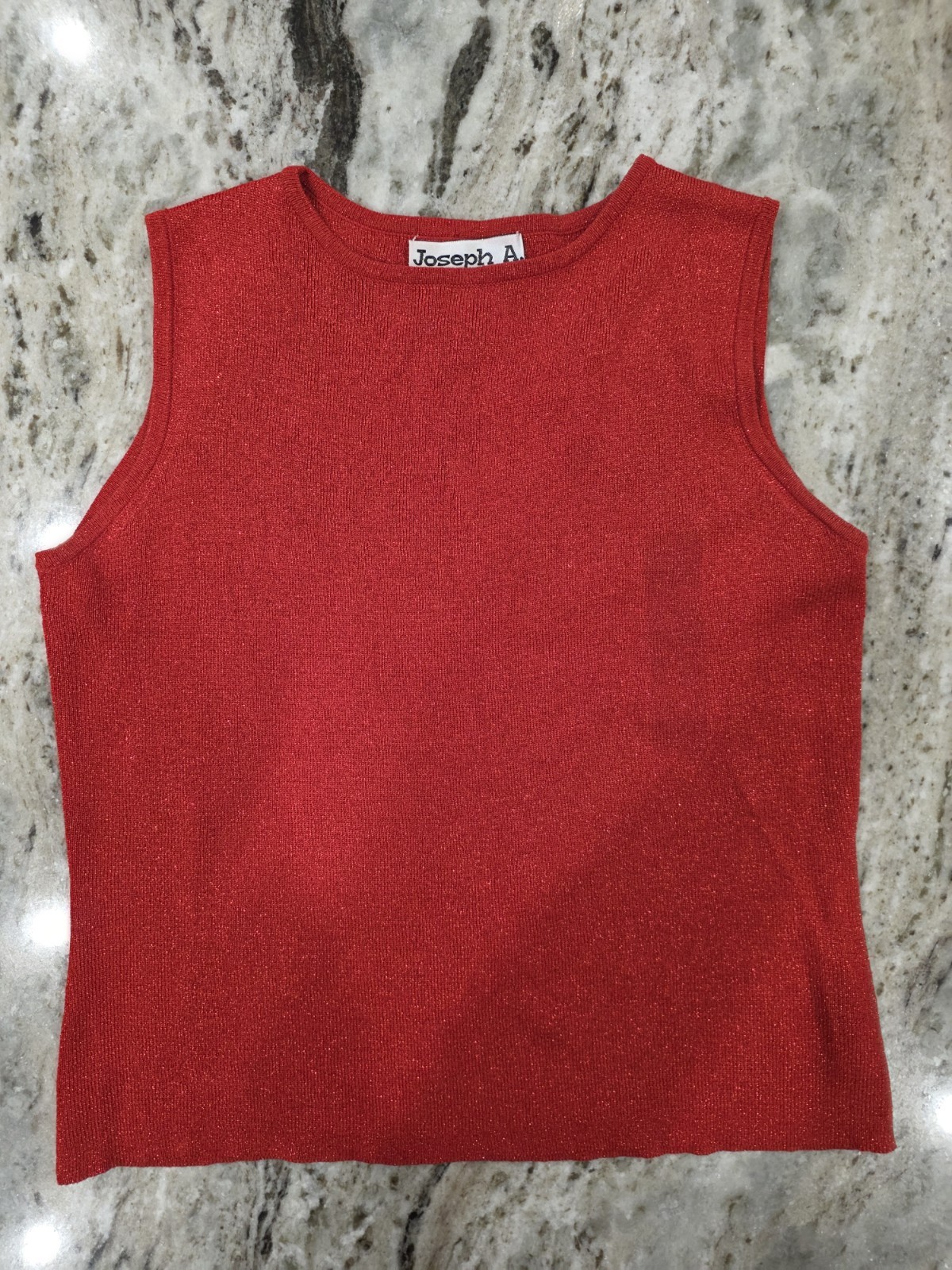 Joseph A. qu’est-ce que c’est 82% silk 18% Metallic Sleeveless Red Knit Top