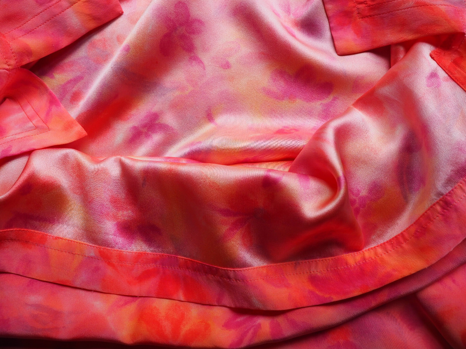 Liz Claiborne Collection 100% Silk Blouse Satin Back Crepe Pink Floral Size 10