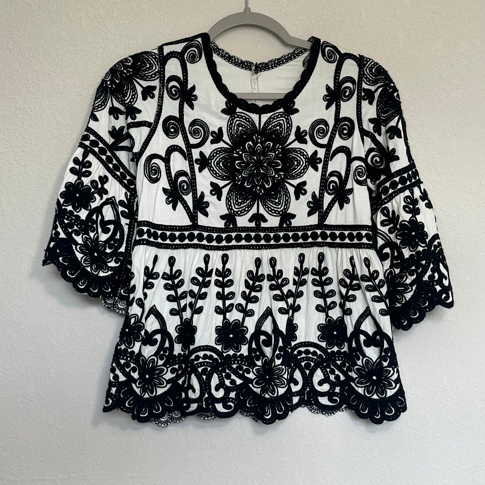 Black and White Embroidered Peasant Scalloped Top Boho Prairie Cottage Festival