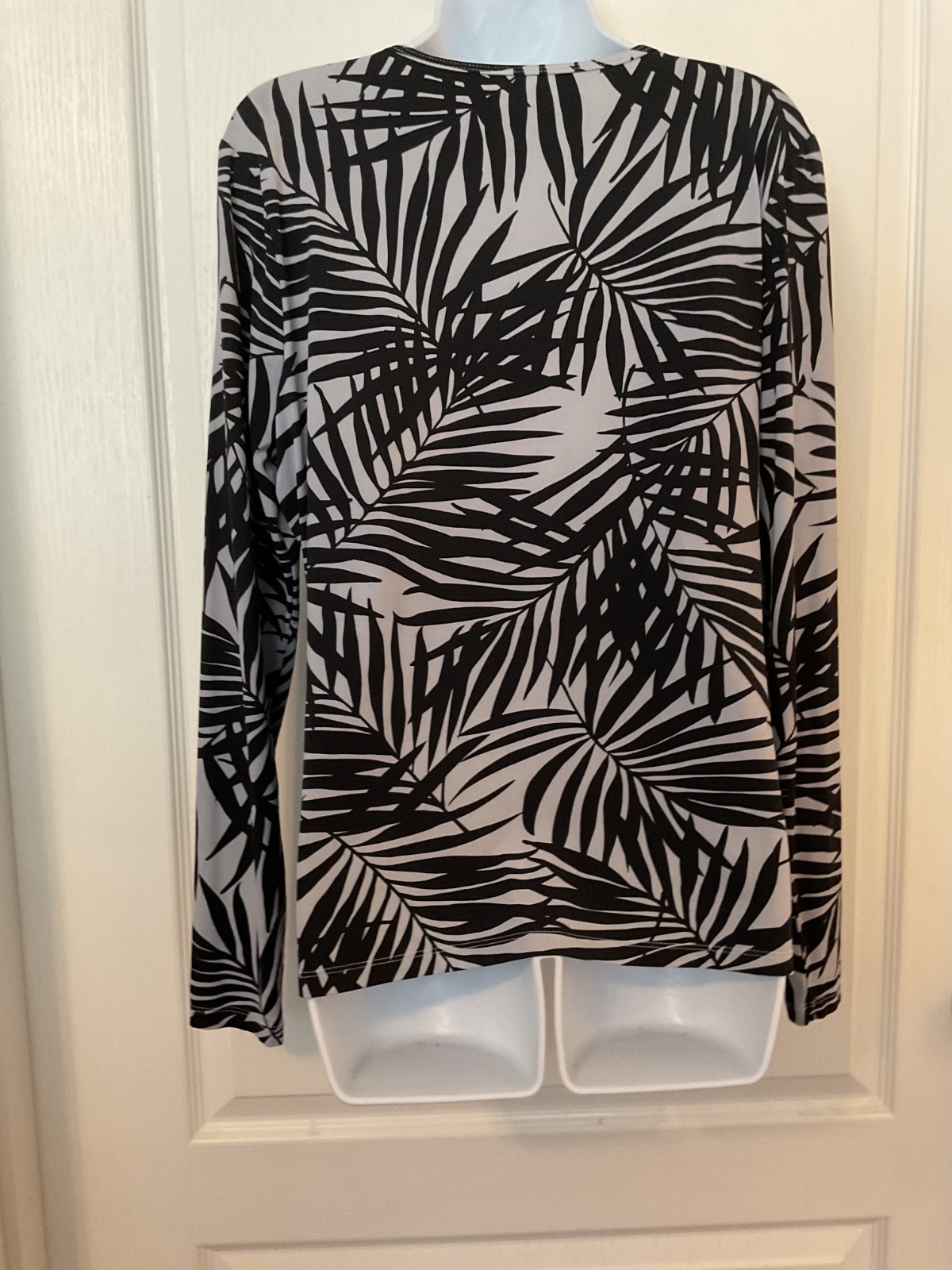 LANDS’ END Black & Gray Palm Print Long Sleeve Top Size M/L -J40