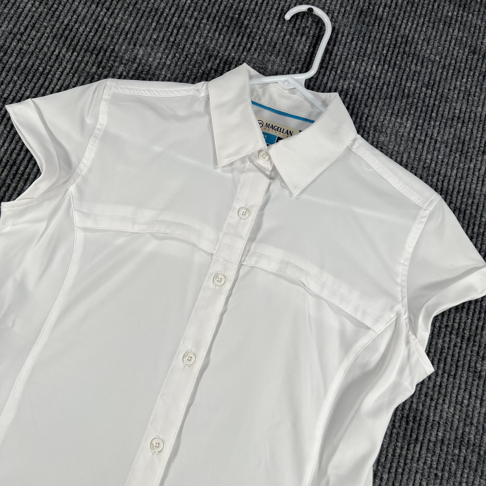 Magellan Outdoors Shirt Womens Small White Overcast Semi-Fitted Fishing Top UPF