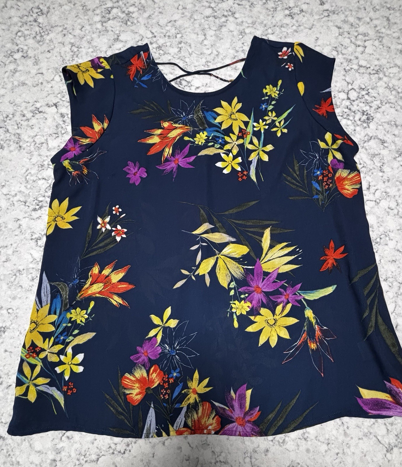 DR2 Woman’s Blue Floral Size L Sleeveless Keyhole Front Pullover Top Lace Detail