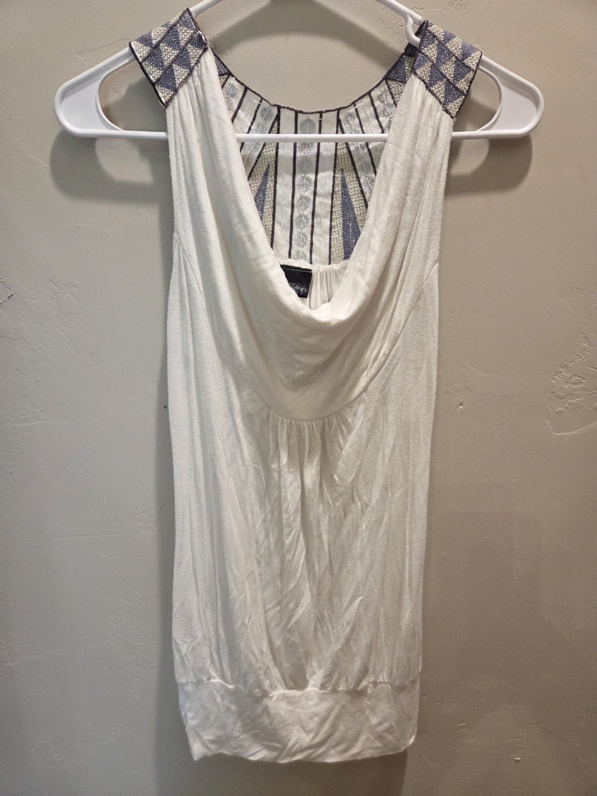 Daytrip Y2K White Deep Scoop Neck Sleeveless Top M Egyptian Beaded Back-00751