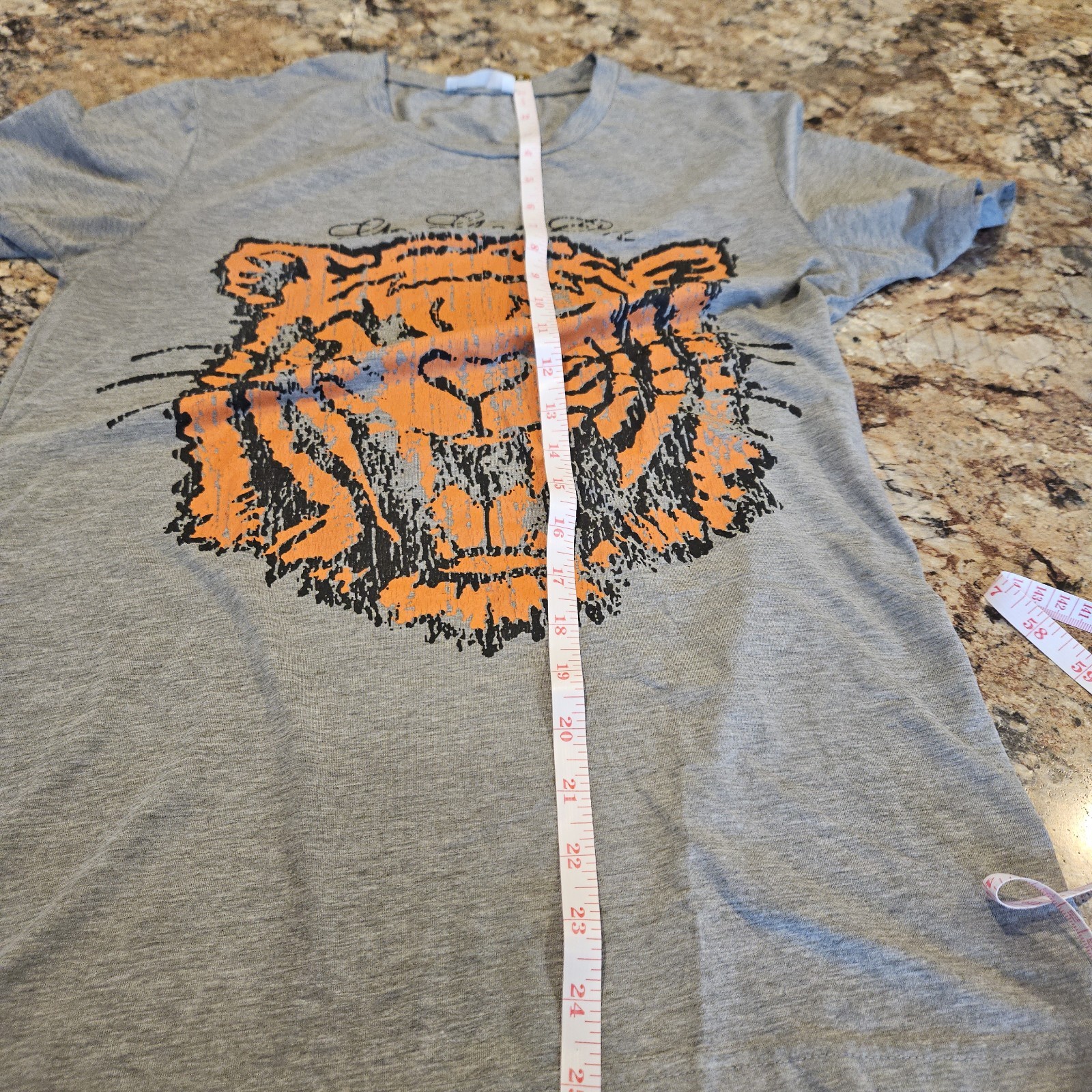 Go Get Em Tiger Graphic T Shirt Gray Orange Distressed Print Unisex Vintage Look