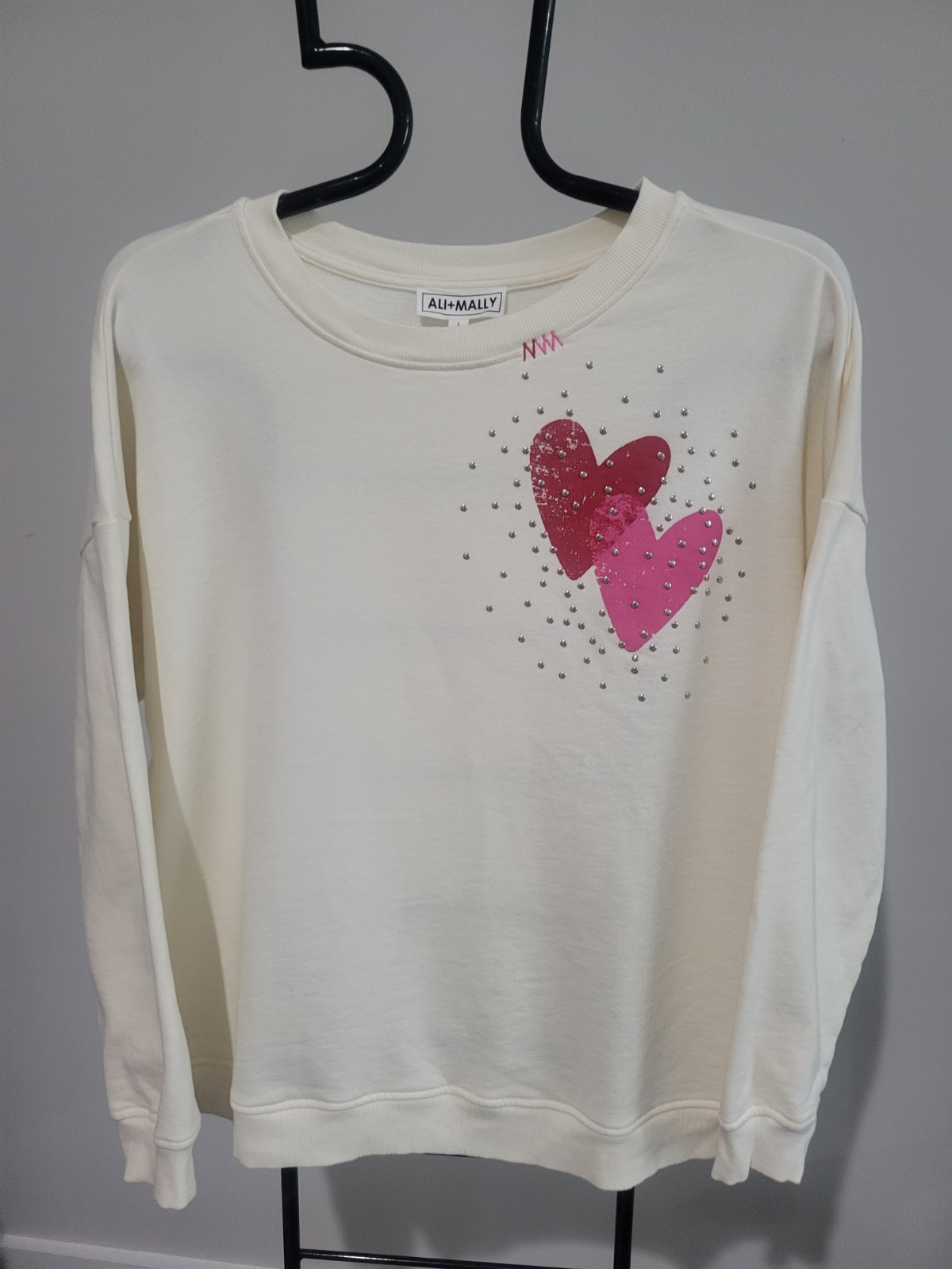 Ali & MALLY Peace Love World Large Cream Fleece Heart Pullover Top A715595 NWOT