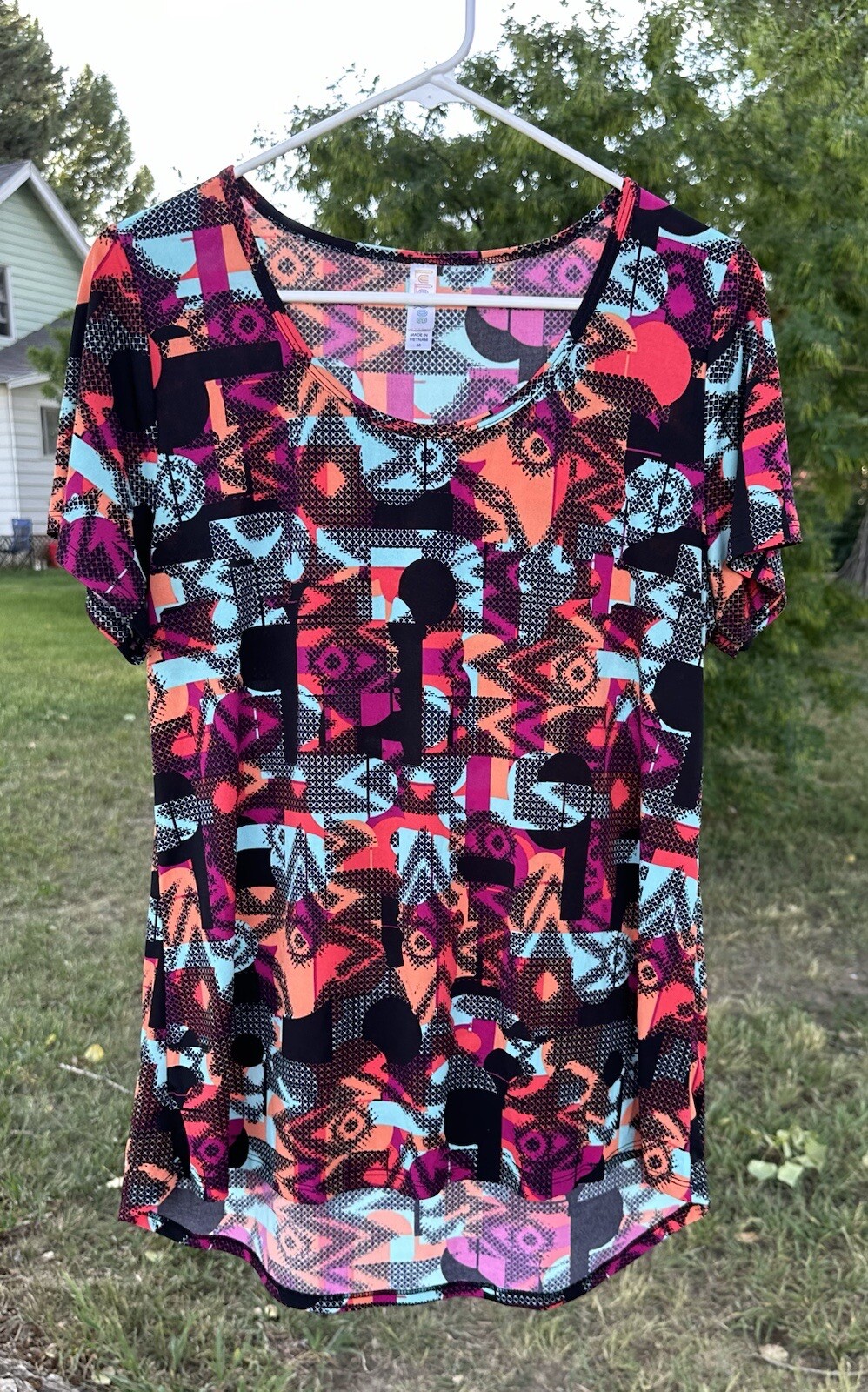 LuLaRoe Geometric Pullover Tunic Blouse Womens Medium Pink Black Multicolor