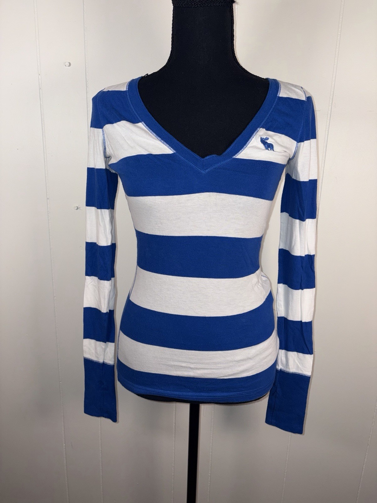 abercrombie y2k striped v neck blue white think stripe xs Moose