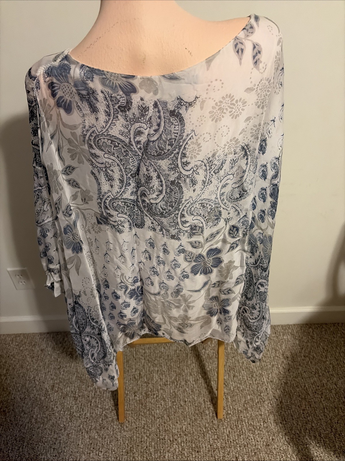 Saks Fifth Avenue Flowy Blouse Blue/white Italian Silk Sz XL paisley pattern.
