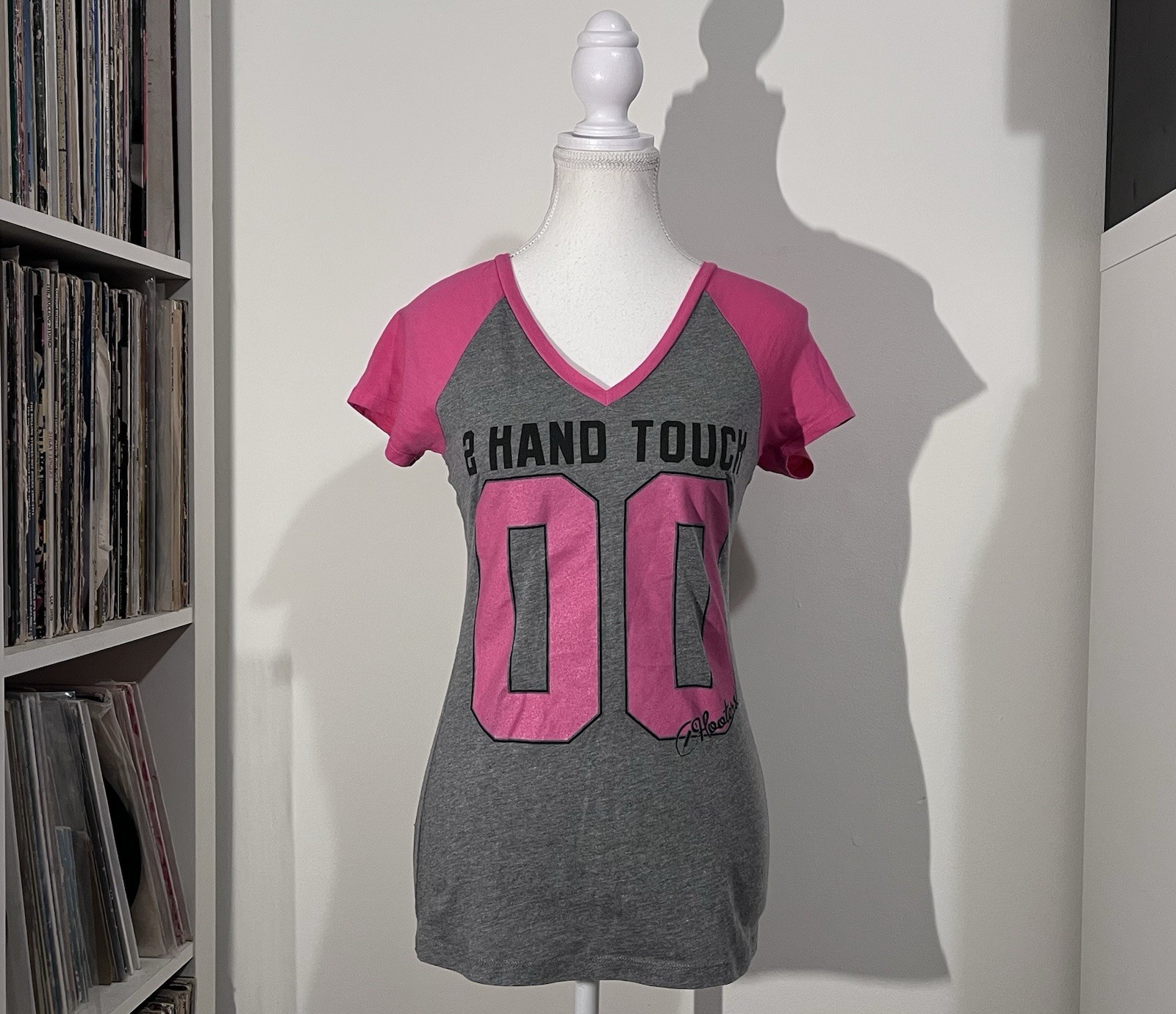 Y2K Hooters Uniform Baby Tee Pink Gray Raglan V Neck Graphic Fitted Women’s S