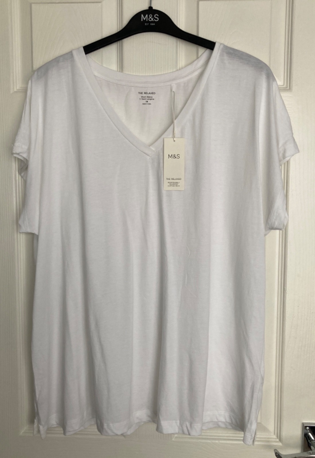 NEW M&S Ladies White Short Sleeve V-Neck Longline ’The Relaxed’ T-shirt Size 18