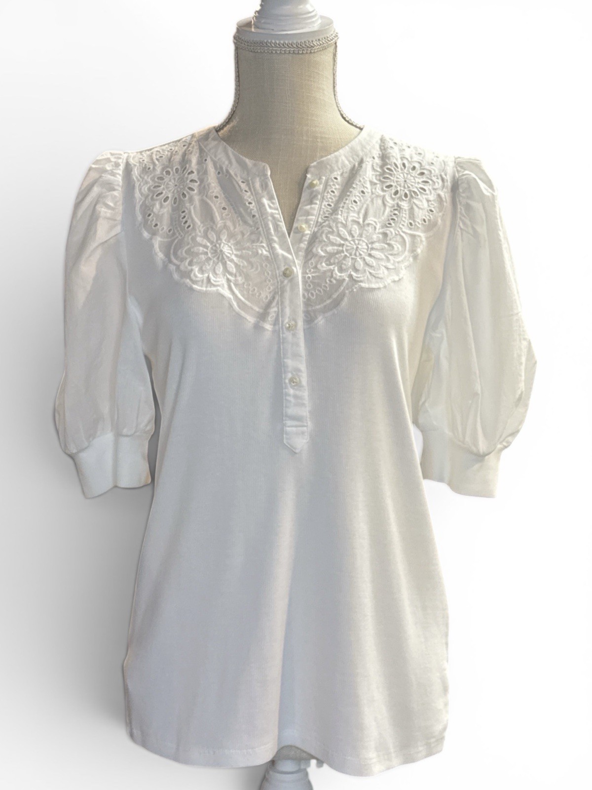 LOFT Rib Knit Top White Lace Eyelet 1/2 Button V-Neck Puff Shortsleeve Wm Medium