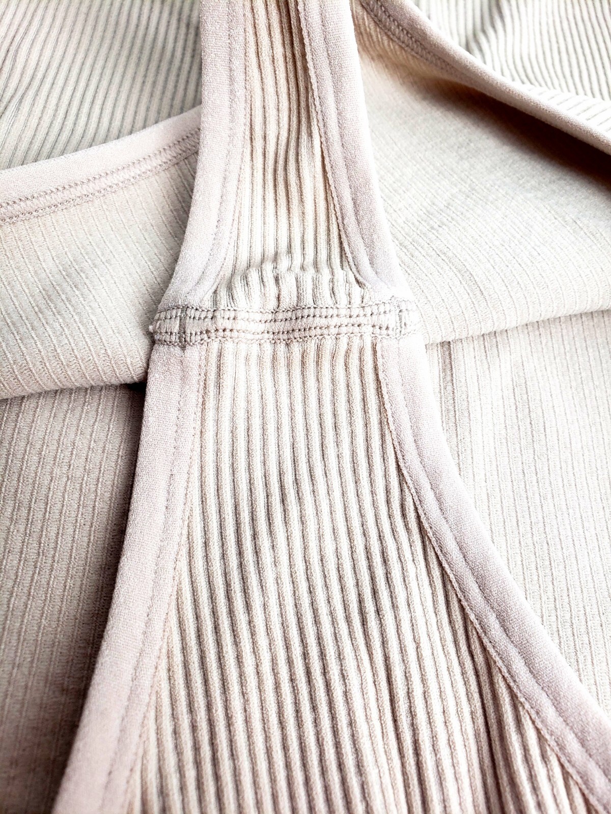 Colsie Women’s Seamless Scoop Ribbed Bodysuit -Beige -Size Large – NWT