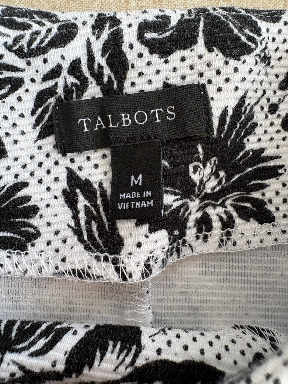 Talbots black & white floral dot print button detail funnel neck top size medium