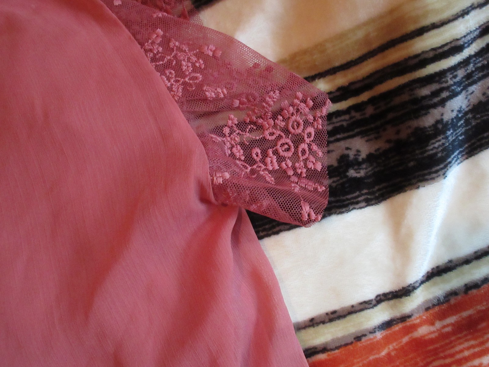 ELLA MOON SIZE S NWT LACE MESH SLVLESS LINED ELABORATE APRICOT COLOR TURKEY