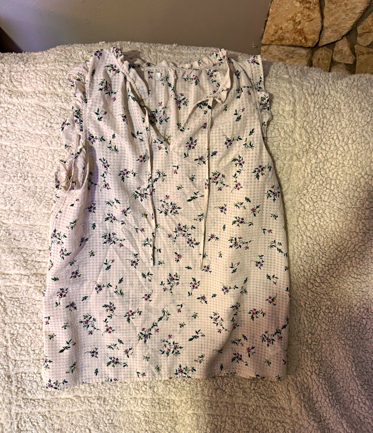 Women’s White Green Purple Floral Sleeveless V-Neck Pullover Ruffle Blouse M