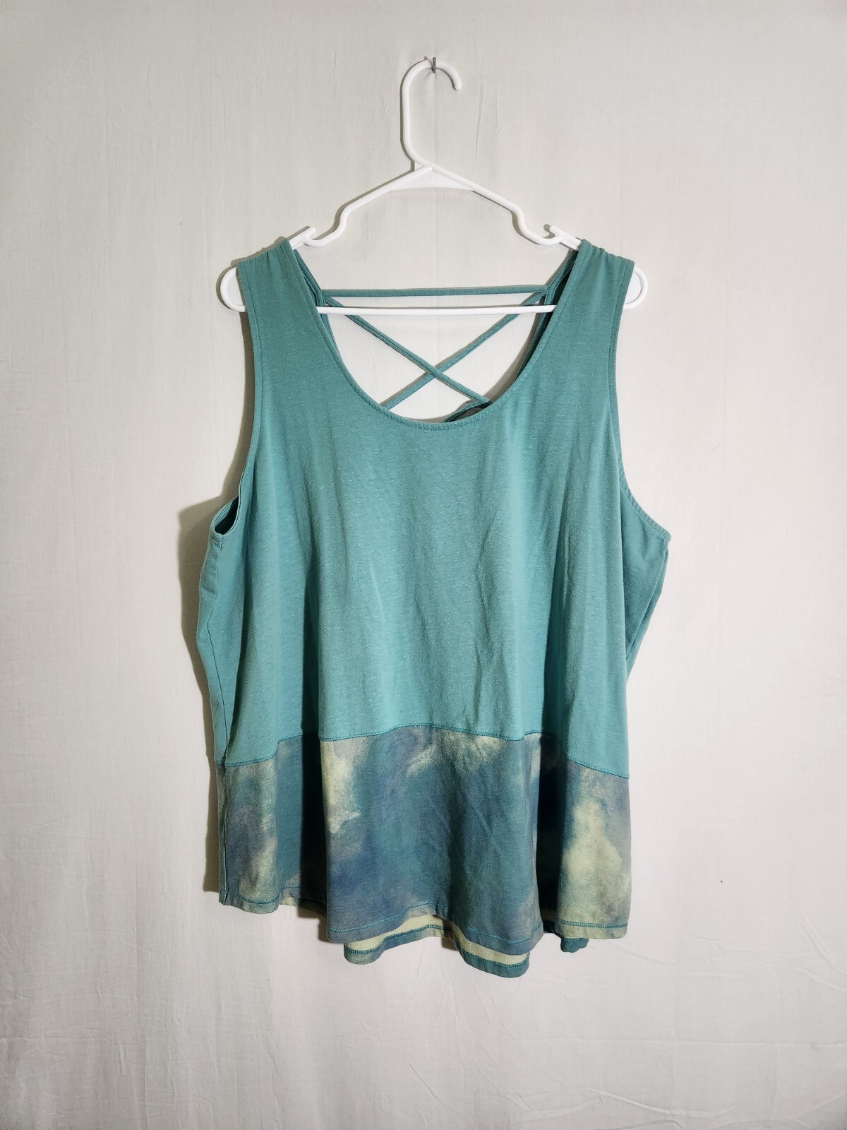 Zuda Top Womens Size XL Tie-Dye Border Tank with Back Detail Seafoam Green Shirt