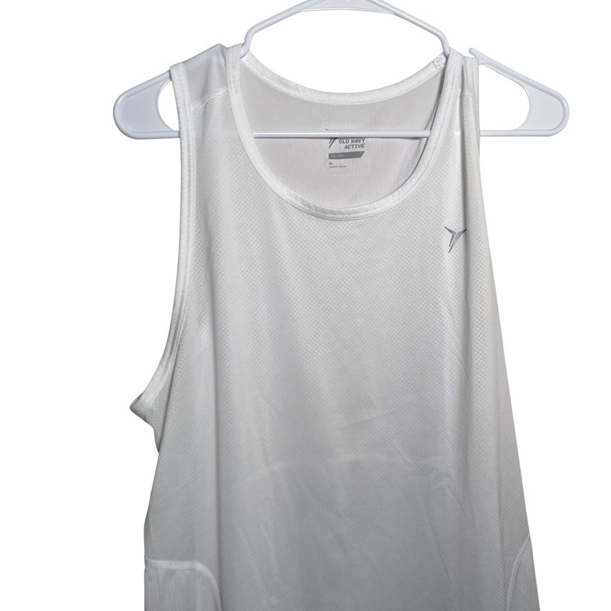 Old Navy Tank Top Women’s Medium White Sleeveless Athletic Scoop Active Shirt