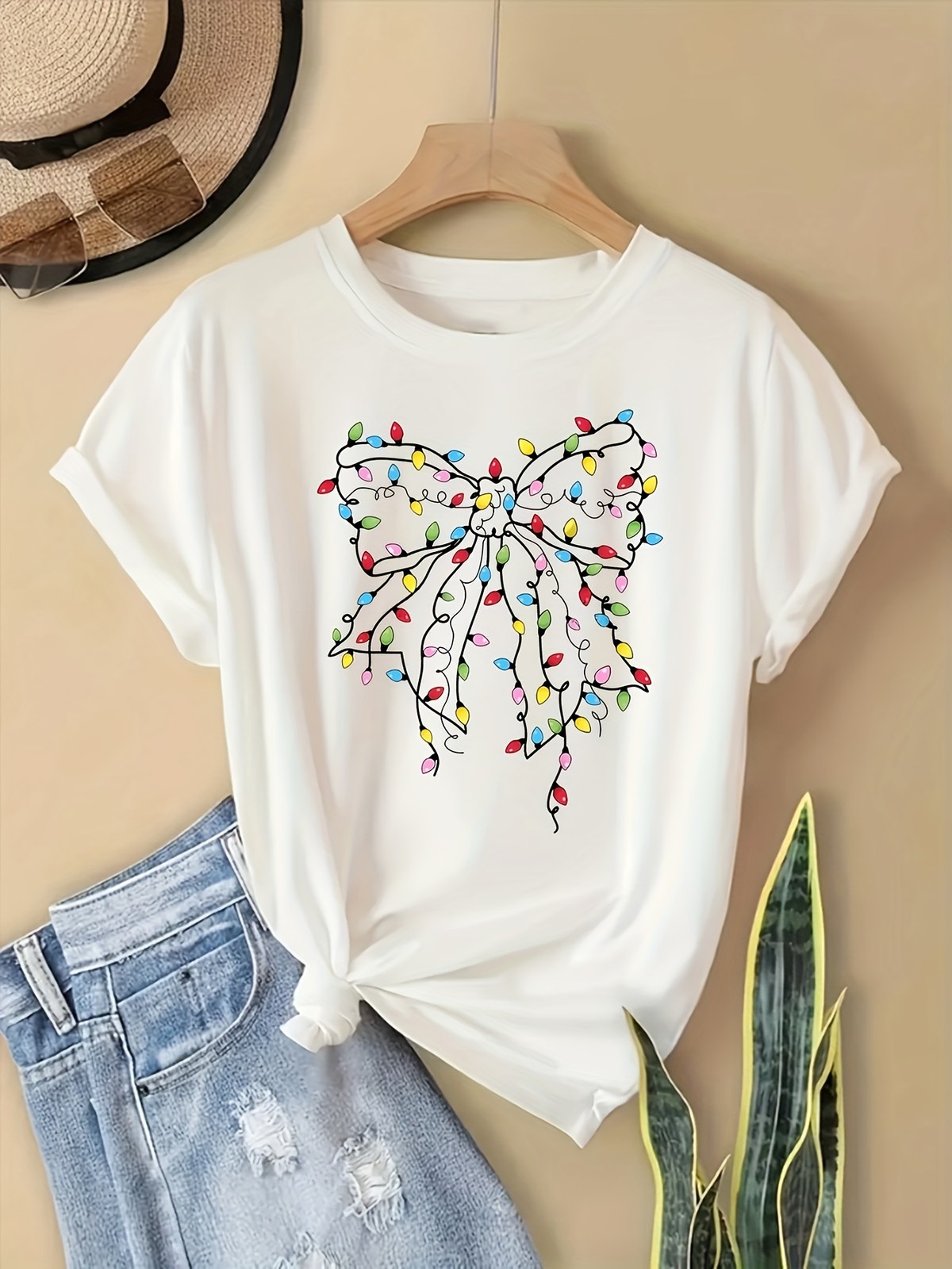 Women’S Short-Sleeve Top with a Round Neck Featuring a Stylish Print